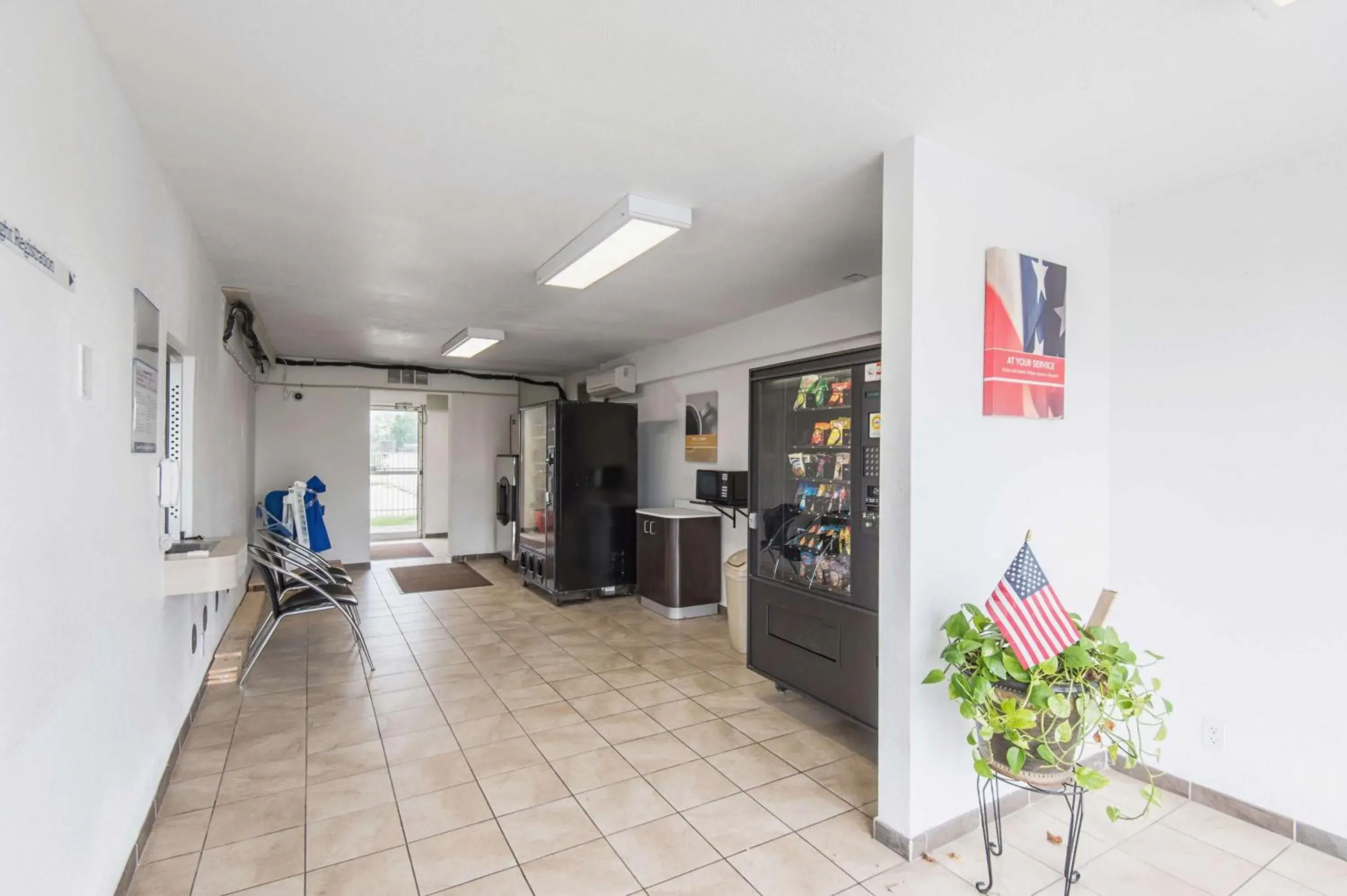 Lobby or reception in Motel 6 Kansas City, MO - Airport Lobby or reception in Motel 6 Kansas City, MO - Airport