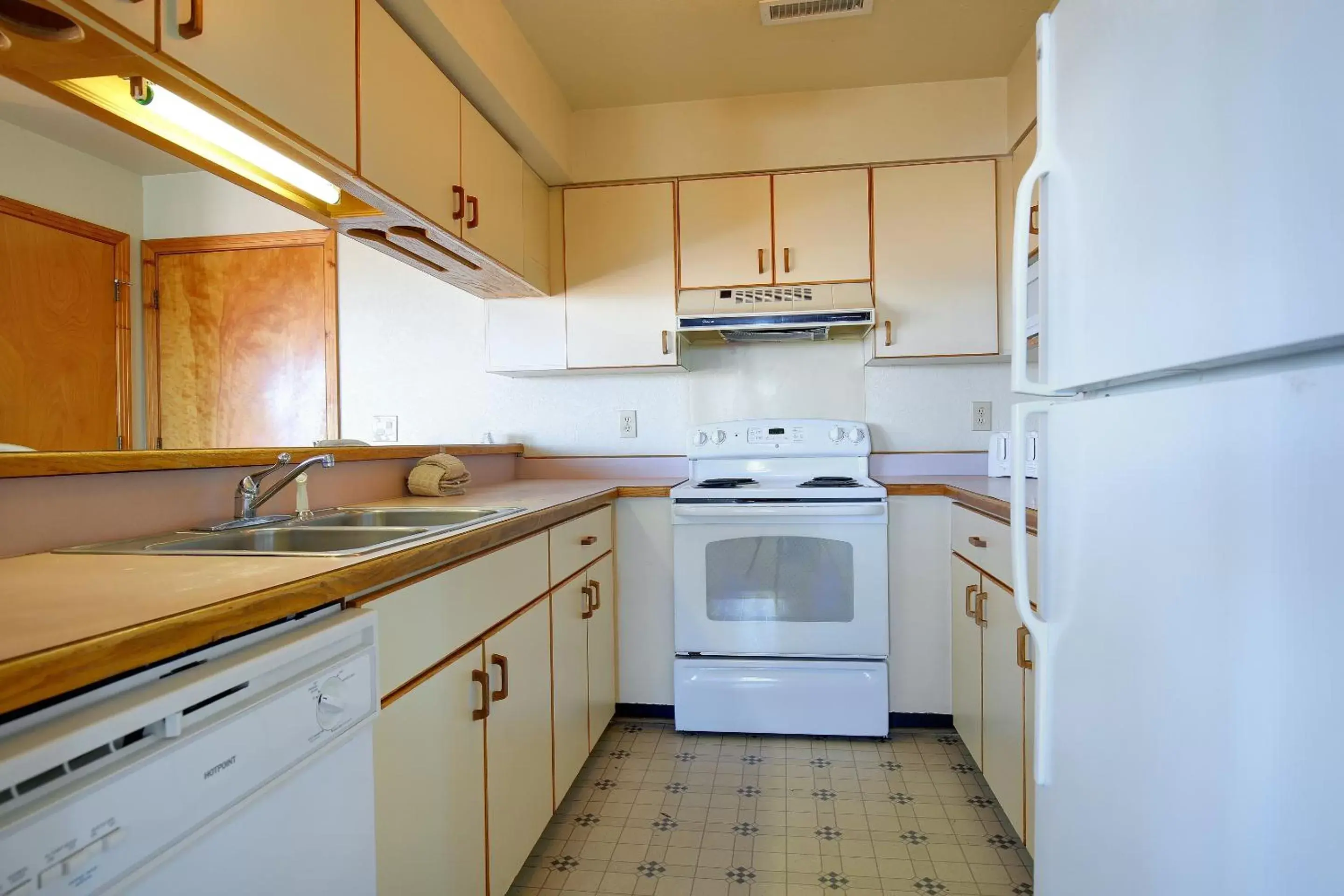 Kitchen or kitchenette, Kitchen/Kitchenette in Barrier Island Station, a VRI resort