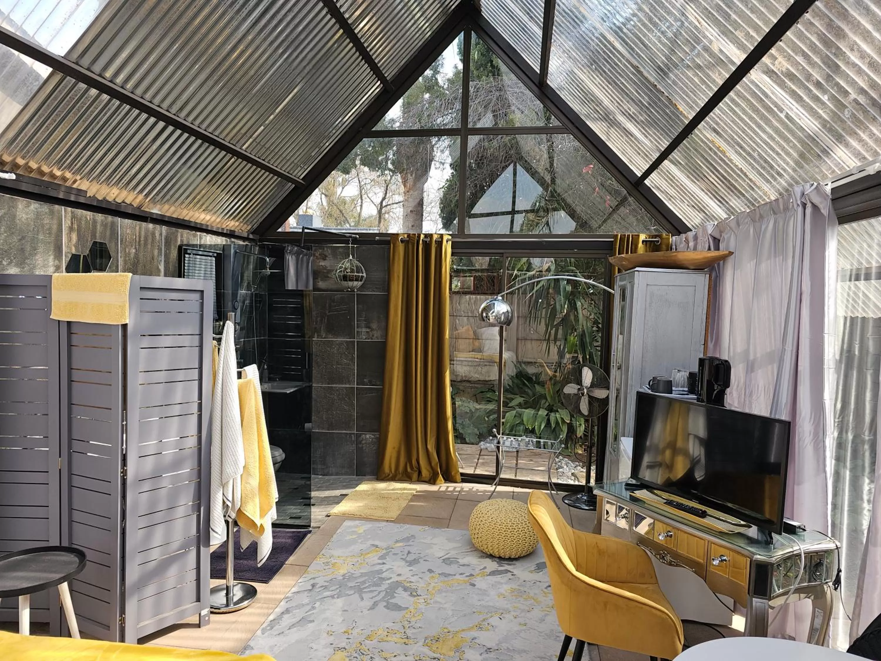 TV and multimedia, TV/Entertainment Center in 51on Church