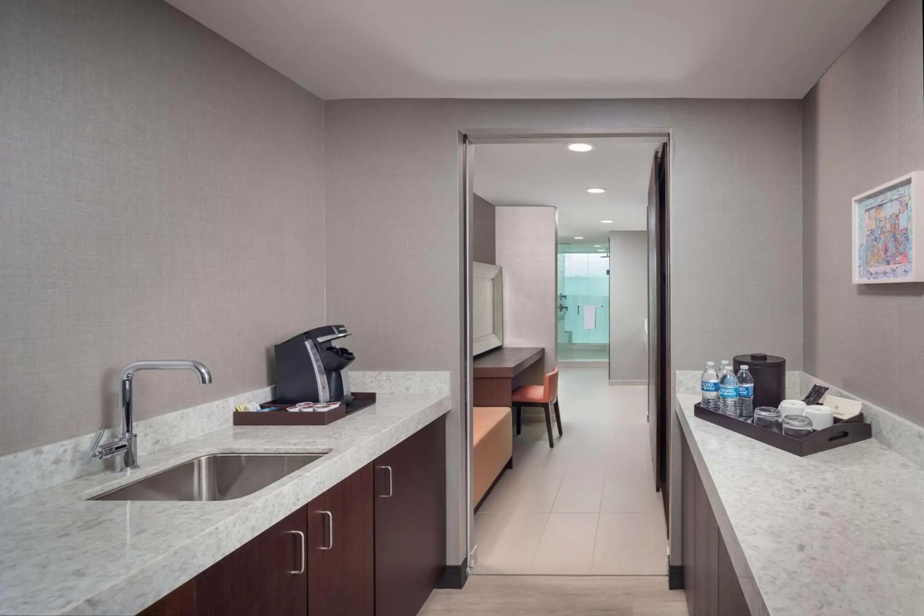 Bathroom, Kitchen/Kitchenette in The Summit Hotel