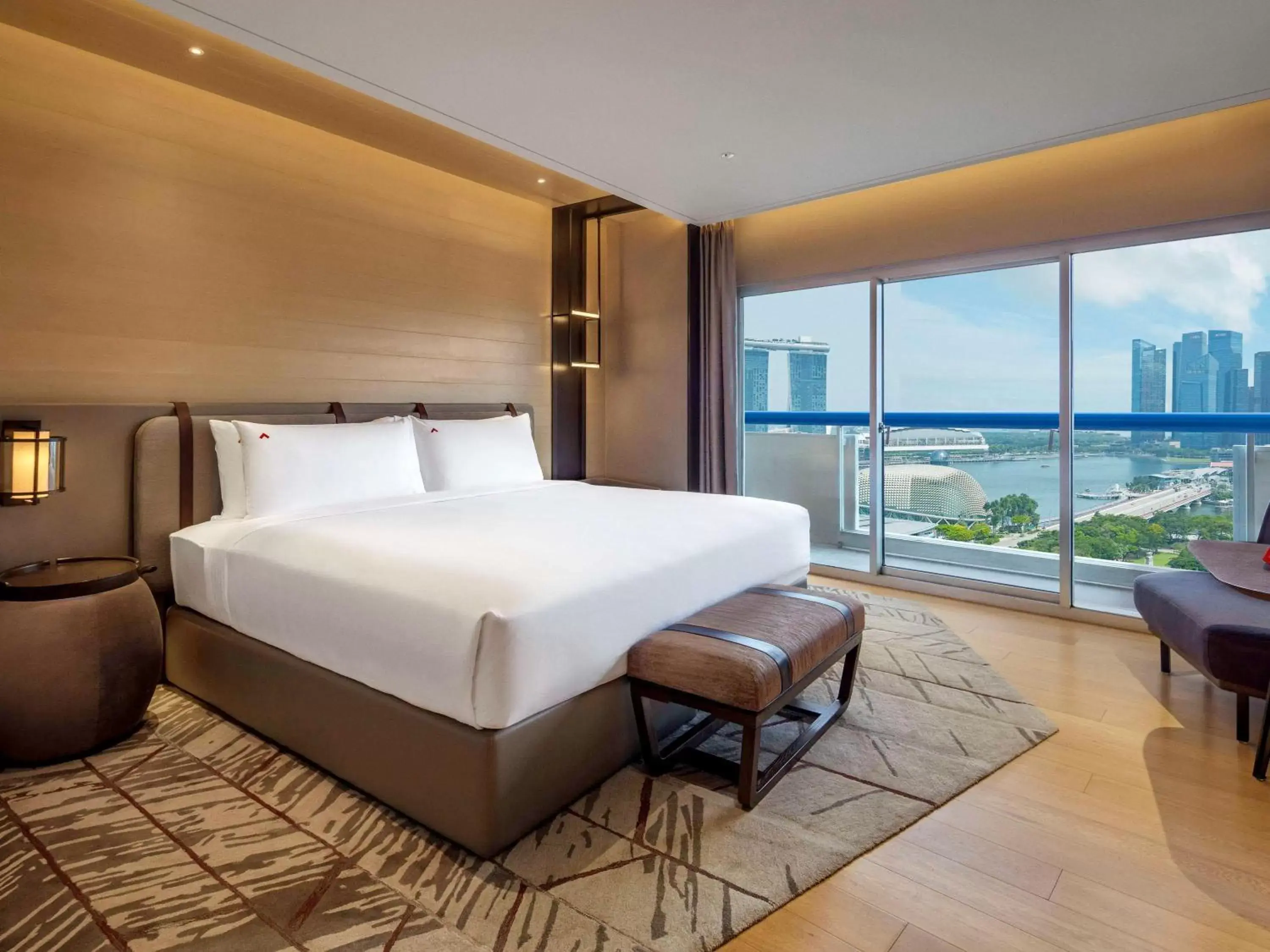 Bedroom, Bed in Swissotel The Stamford