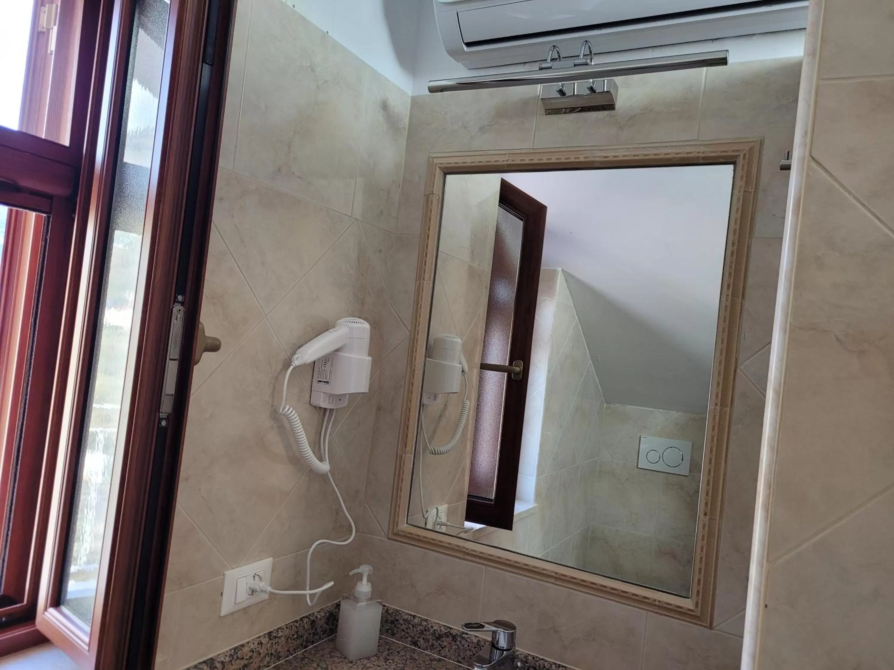 Alloggio turistico Magnifico Alessandro Valle Bernardo 04025 Lenola nei pressi di Fondi LT