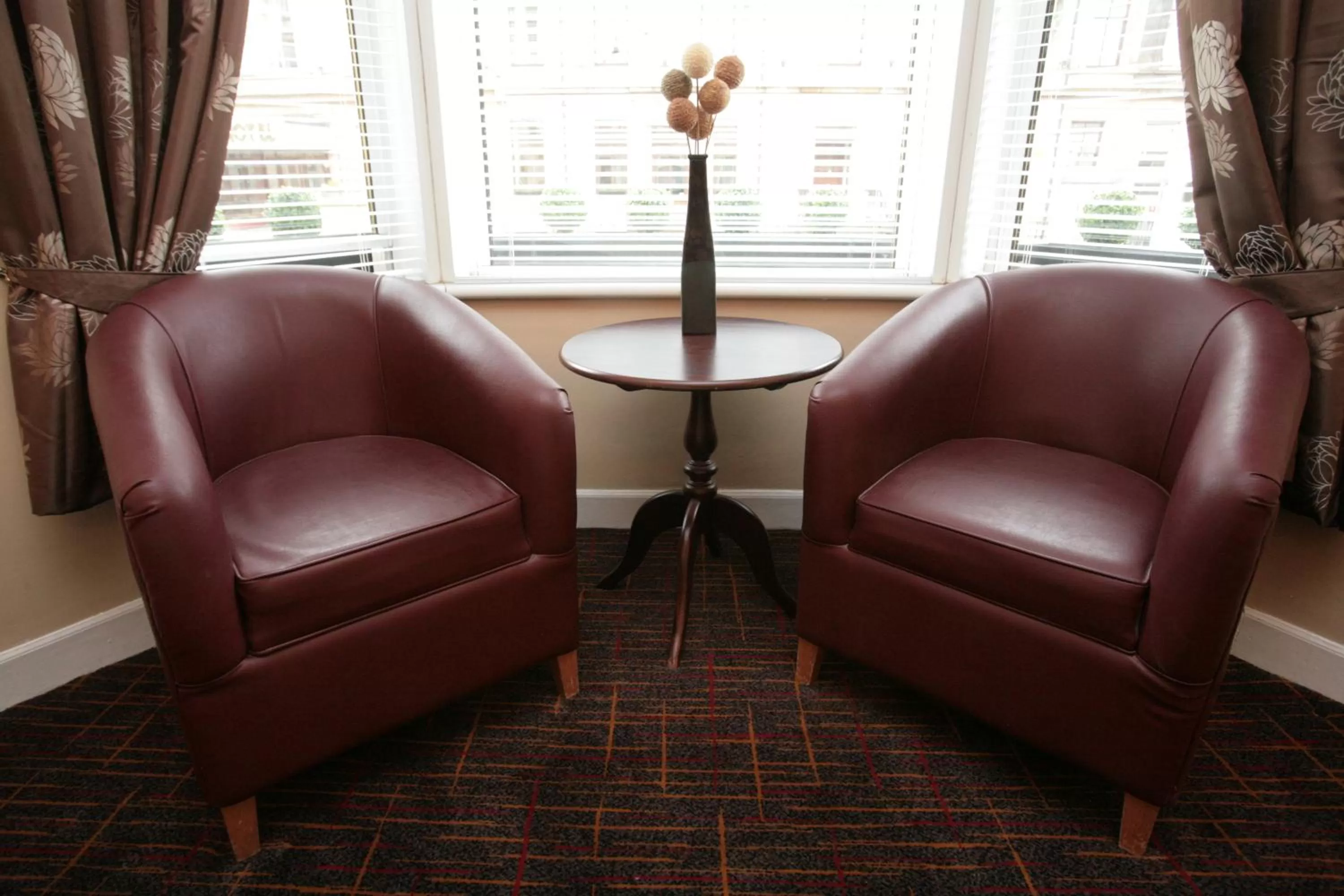 Seating area in Kelvingrove Hotel - Sauchiehall St