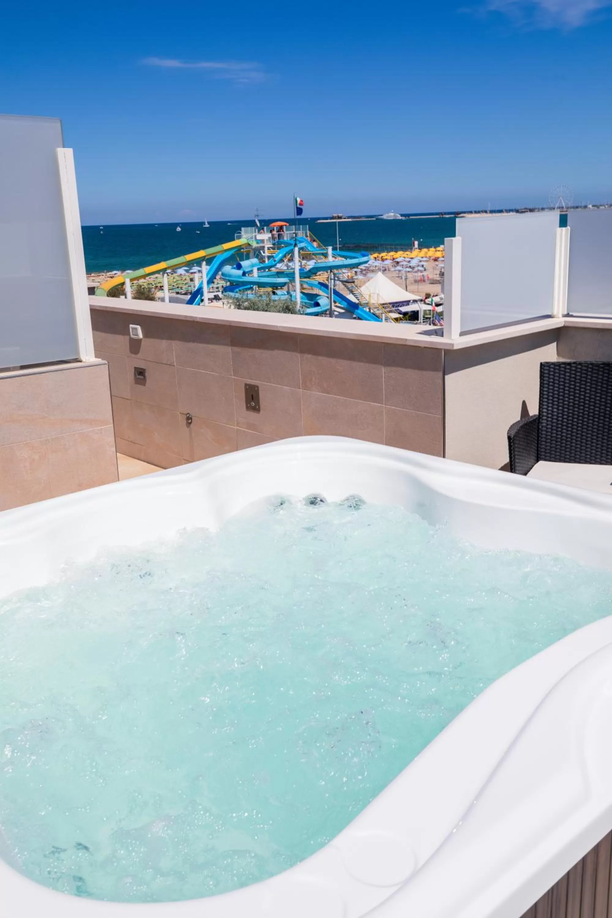 Hot Tub in Hotel Baby