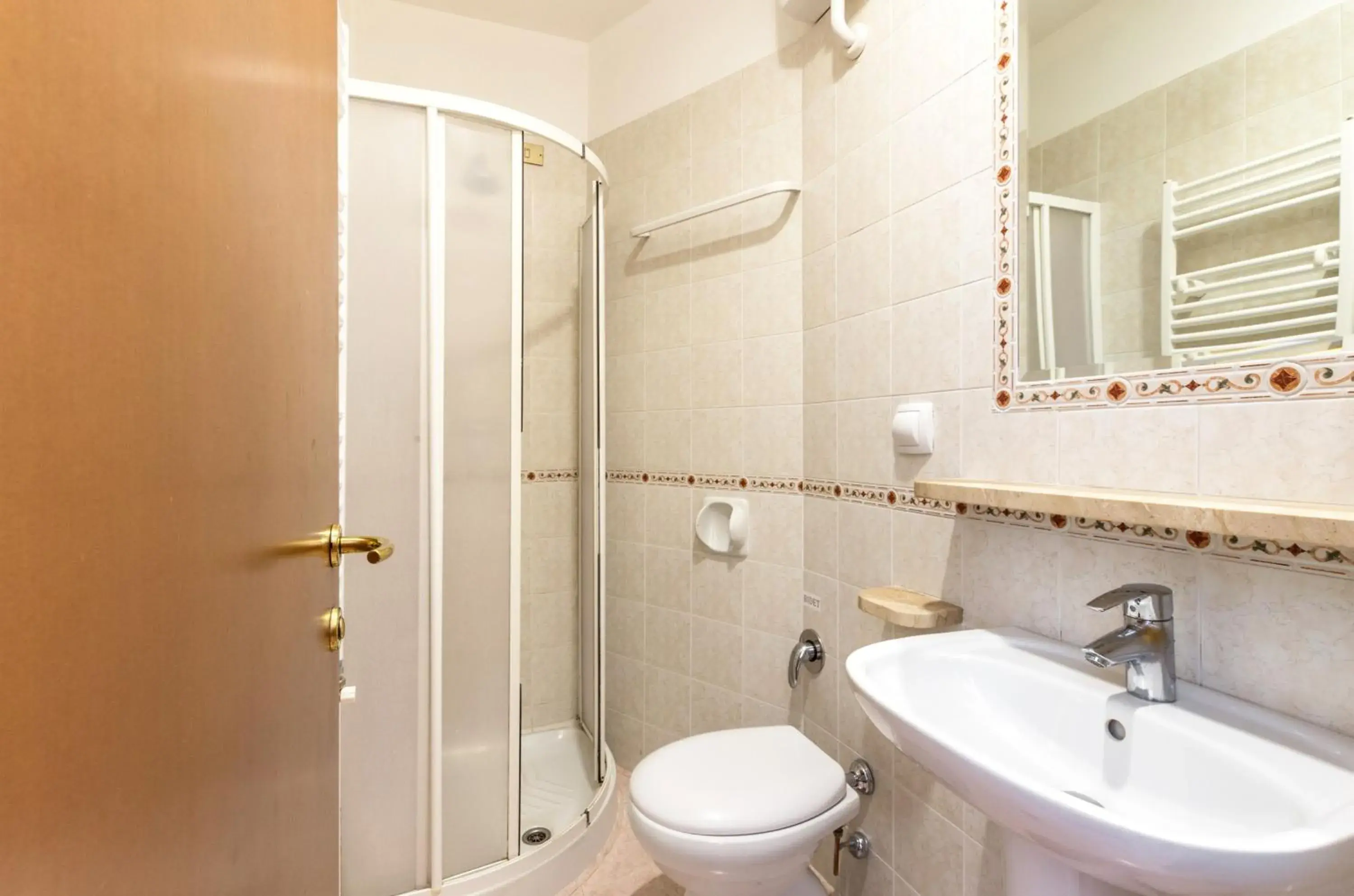 Shower, Bathroom in Hotel Tempio Di Pallade