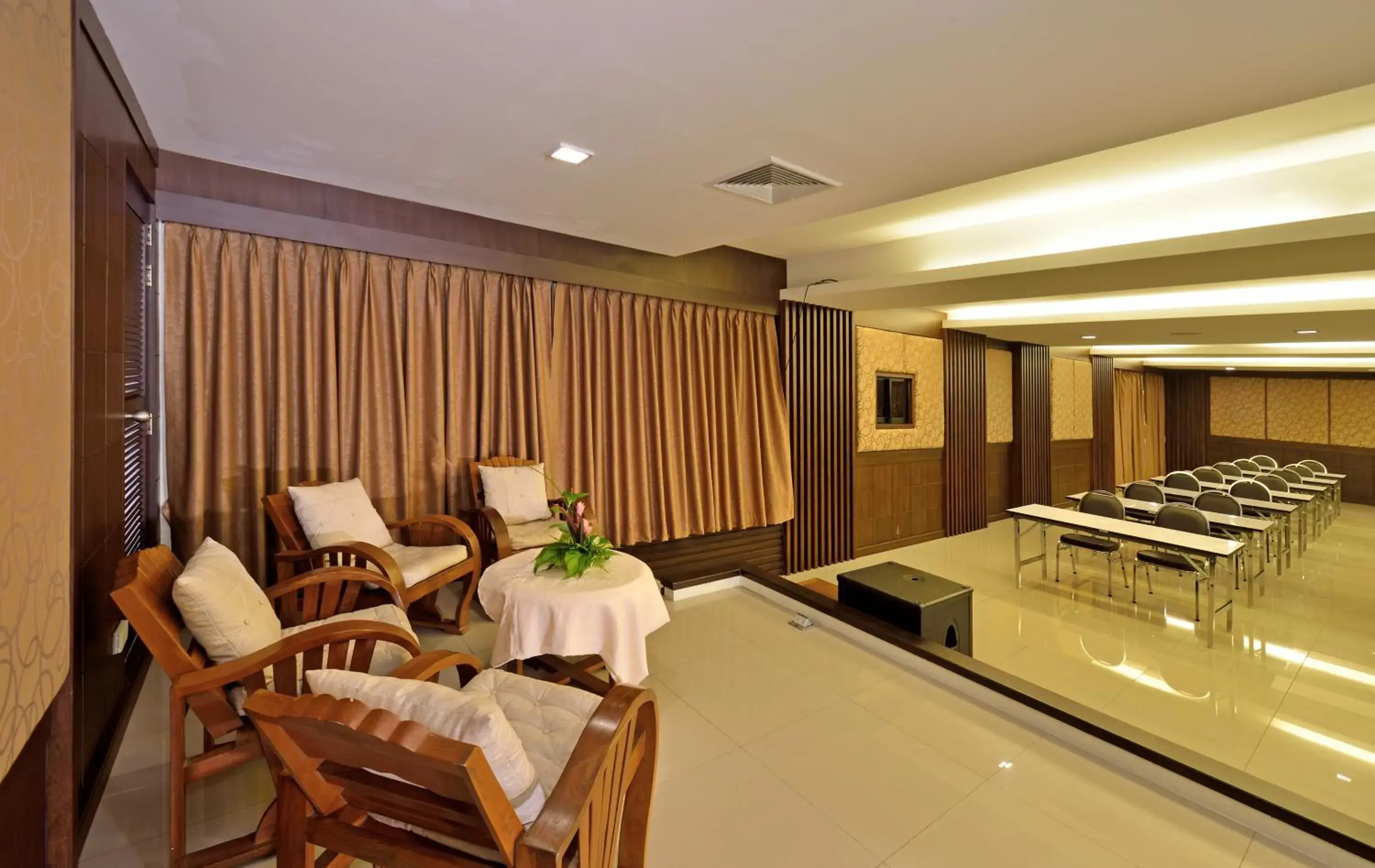 Business facilities, Lounge/Bar in Srisuksant Resort