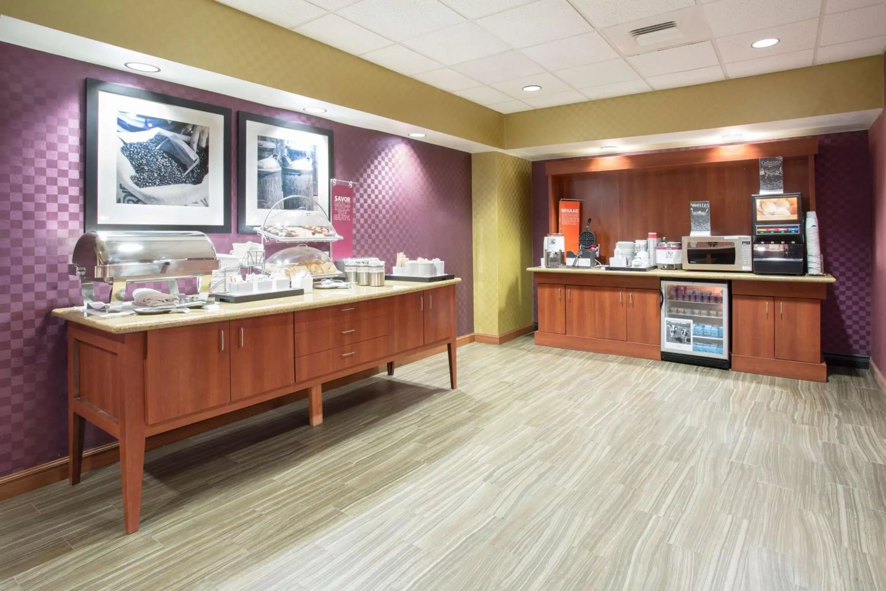 Dining area, Restaurant/Places to Eat in Hampton Inn Santa Rosa