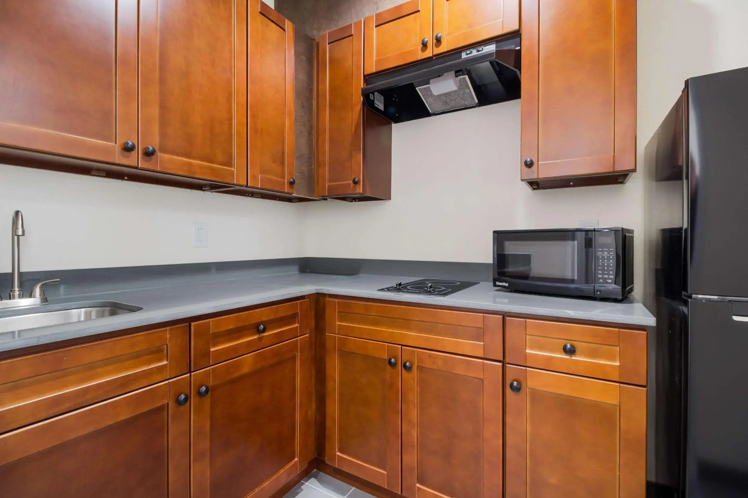 Photo of the whole room, Kitchen/Kitchenette in Econo Lodge Inn & Suites Humble FM1960 - IAH Airport