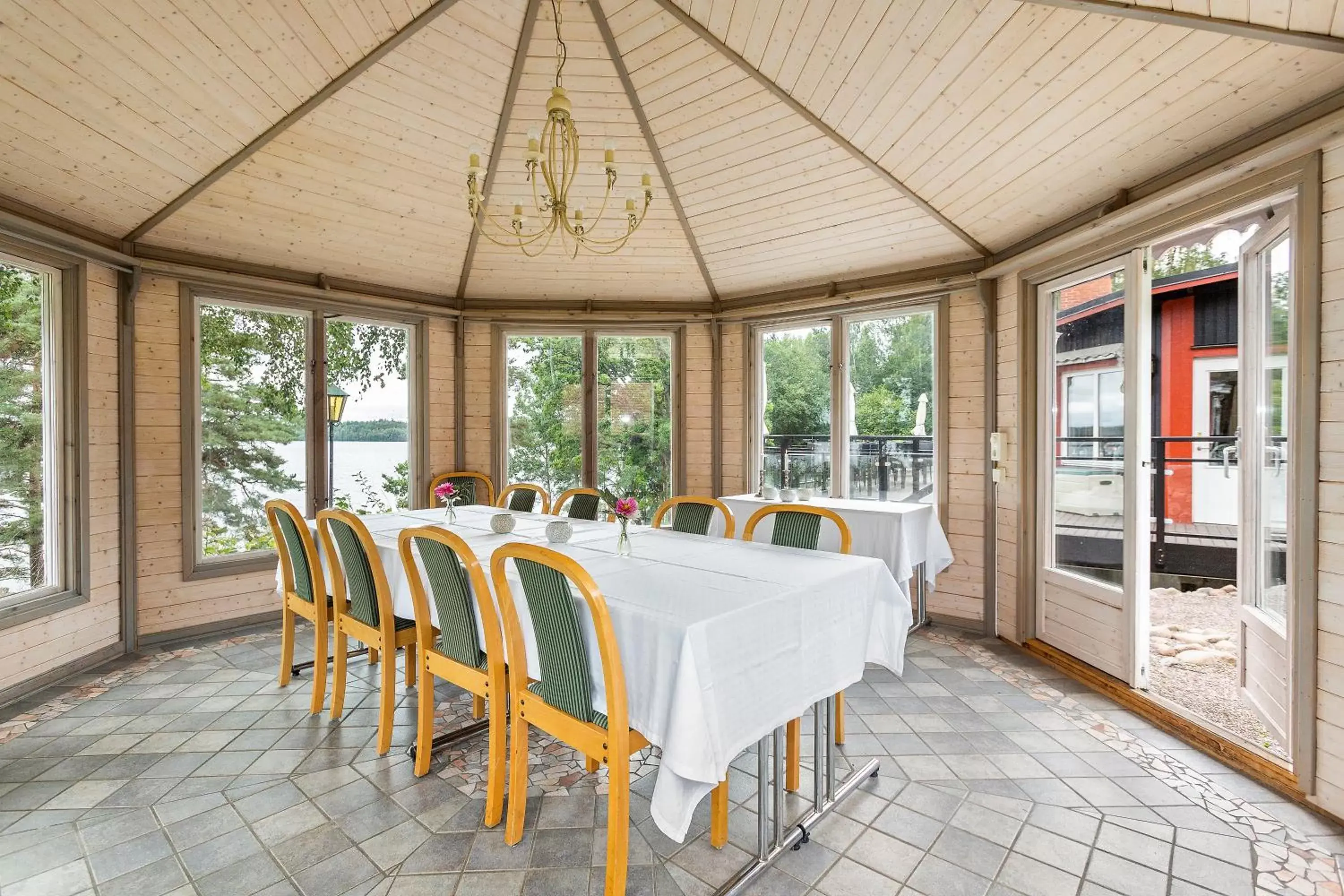 Patio in Hotel Ullinge