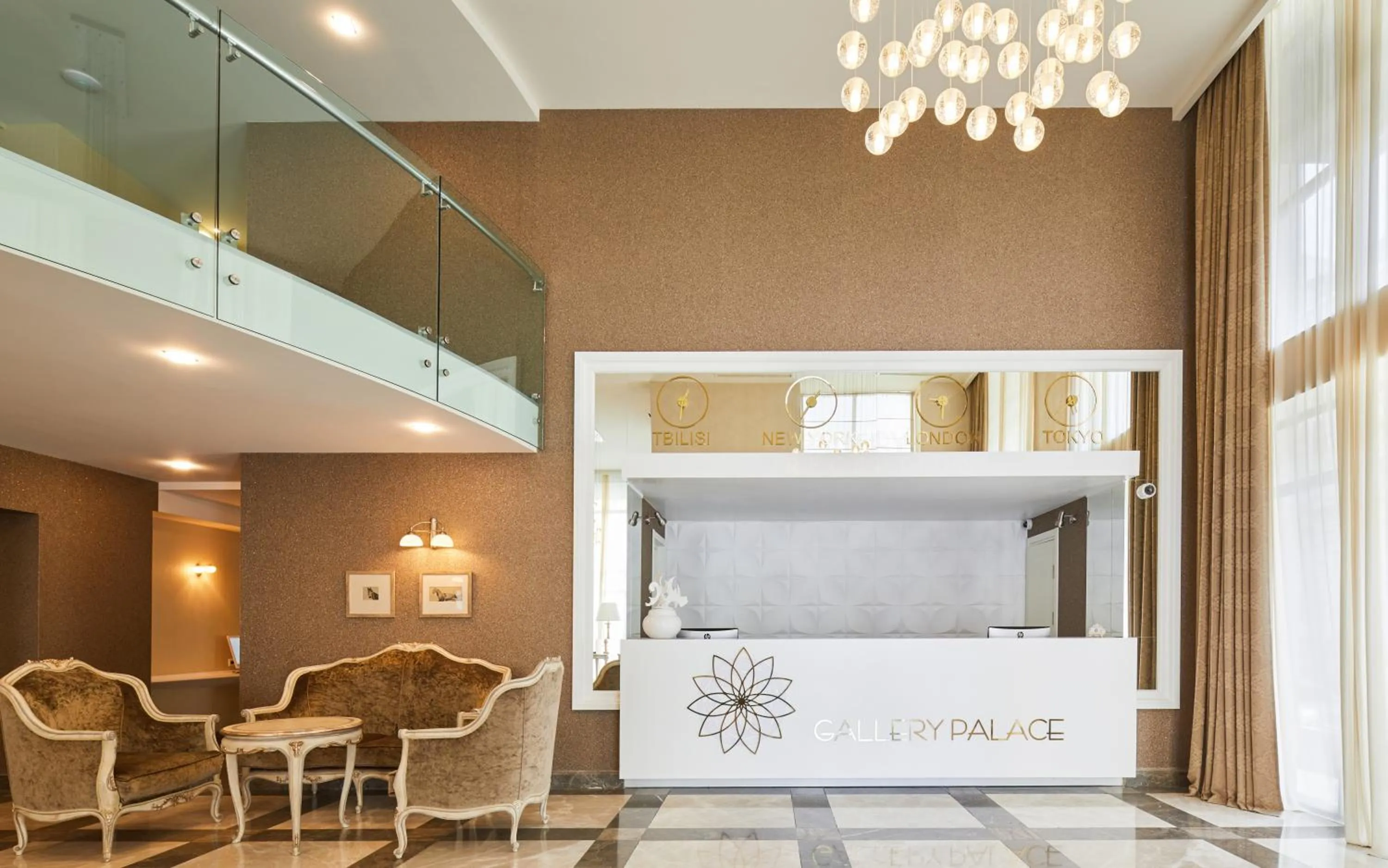 Lobby or reception, Bed in Gallery Palace Hotel