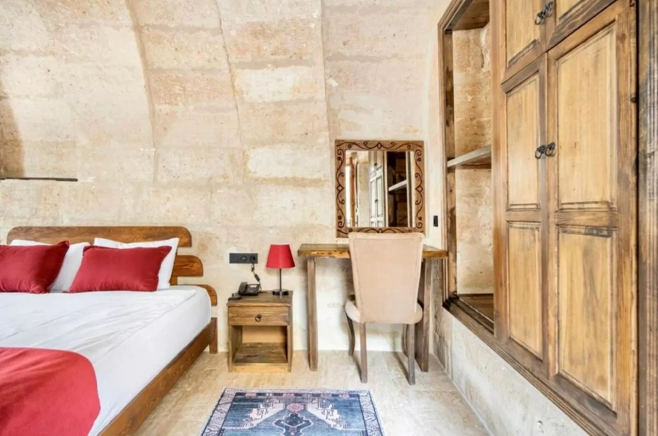 Bed in Uzay Cave Suite Hotel