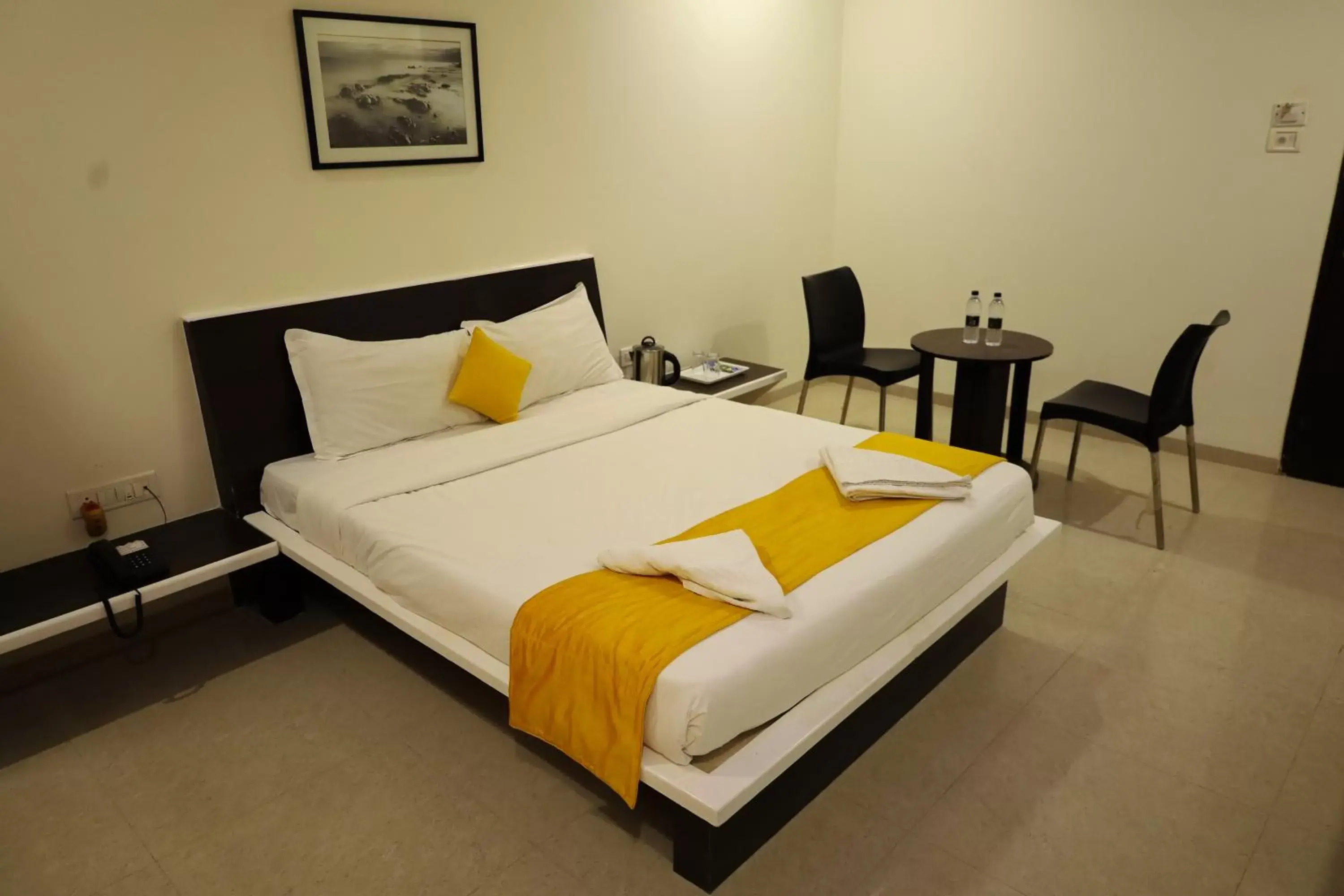 Bedroom, Bed in Hotel Sai Bansi Bedroom, Bed in Hotel Sai Bansi