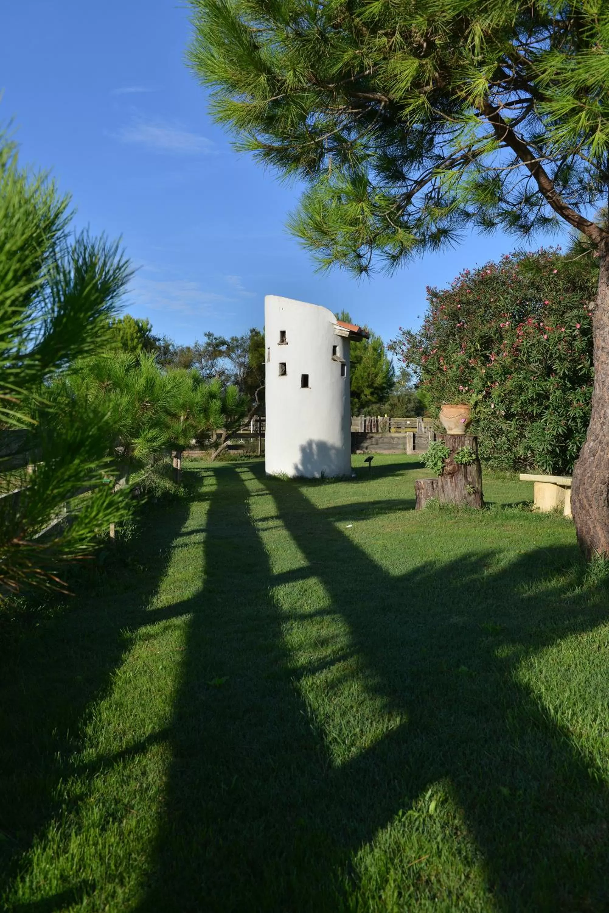 Garden in Mas de la Grenouillère Hôtel et Centre équestre en pleine nature