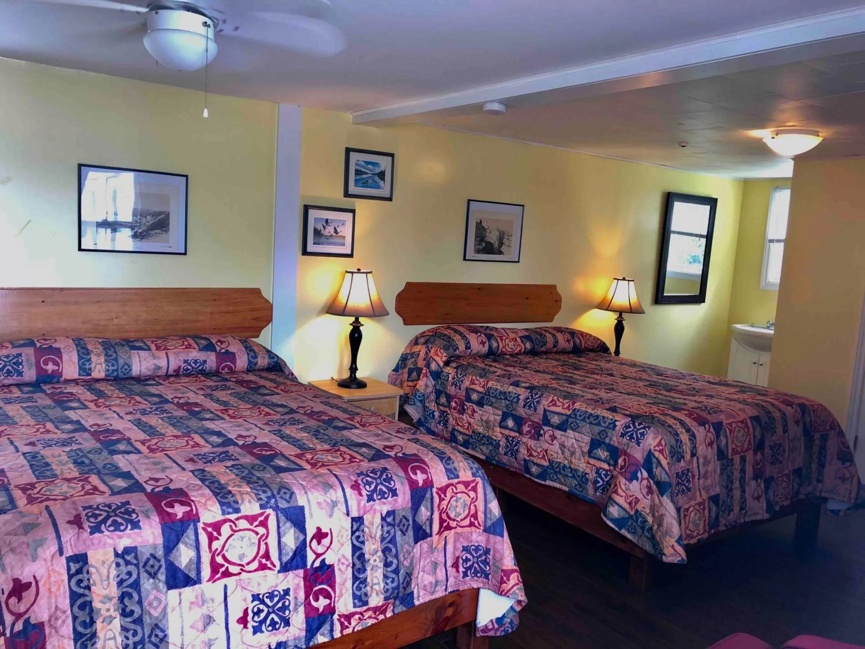 Lakelawn B&B and Motel