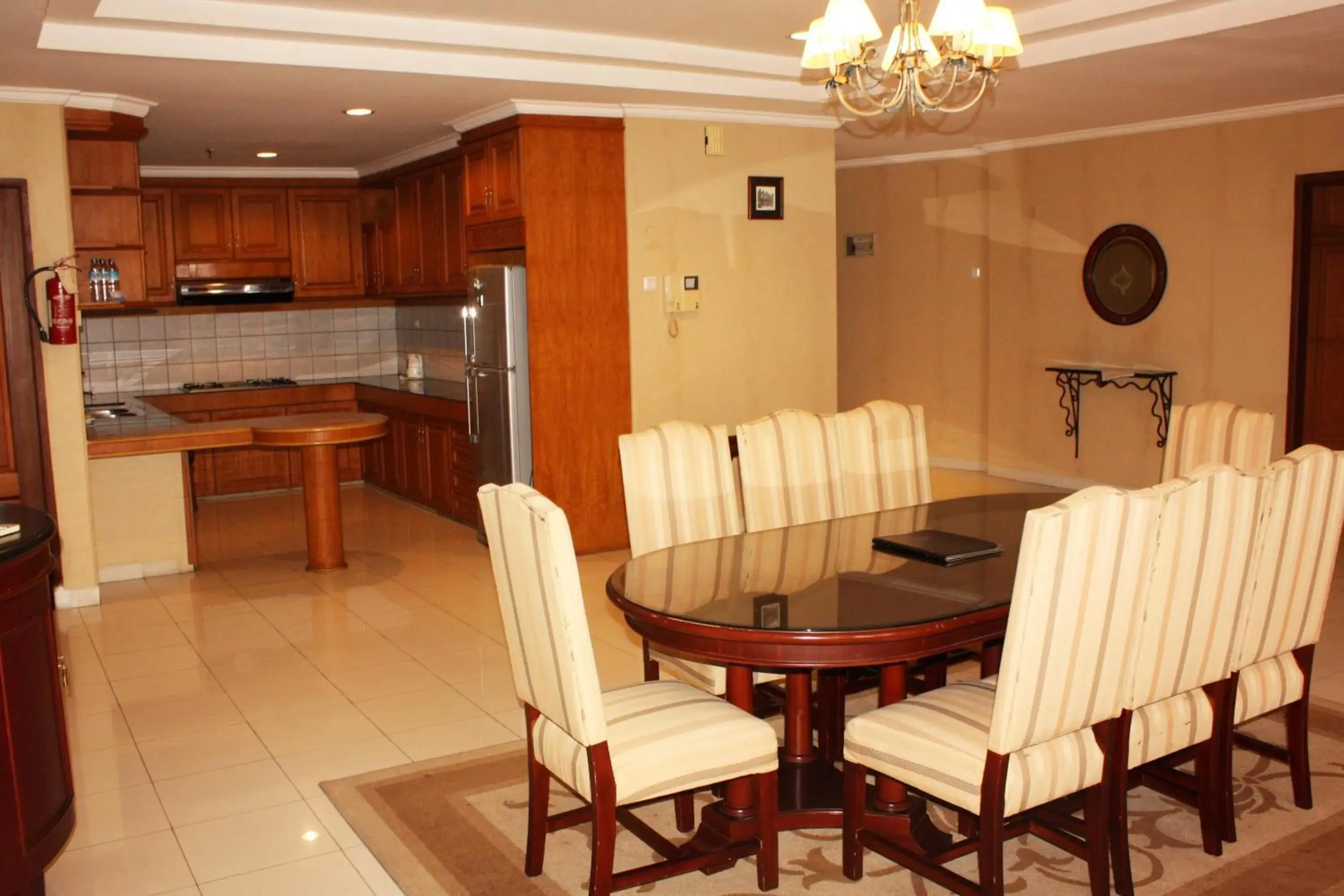 Kitchen or kitchenette, Restaurant/Places to Eat in Travellers Suites Serviced Apartments