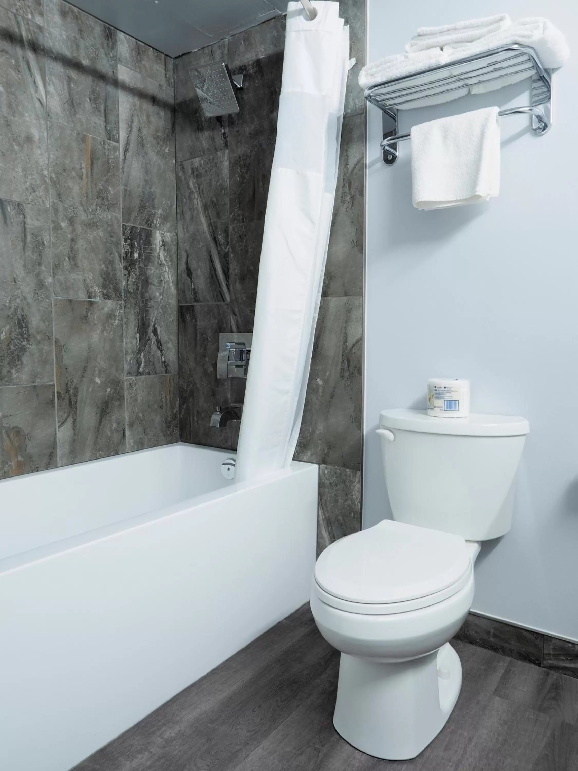 Shower in Argyll Plaza Hotel