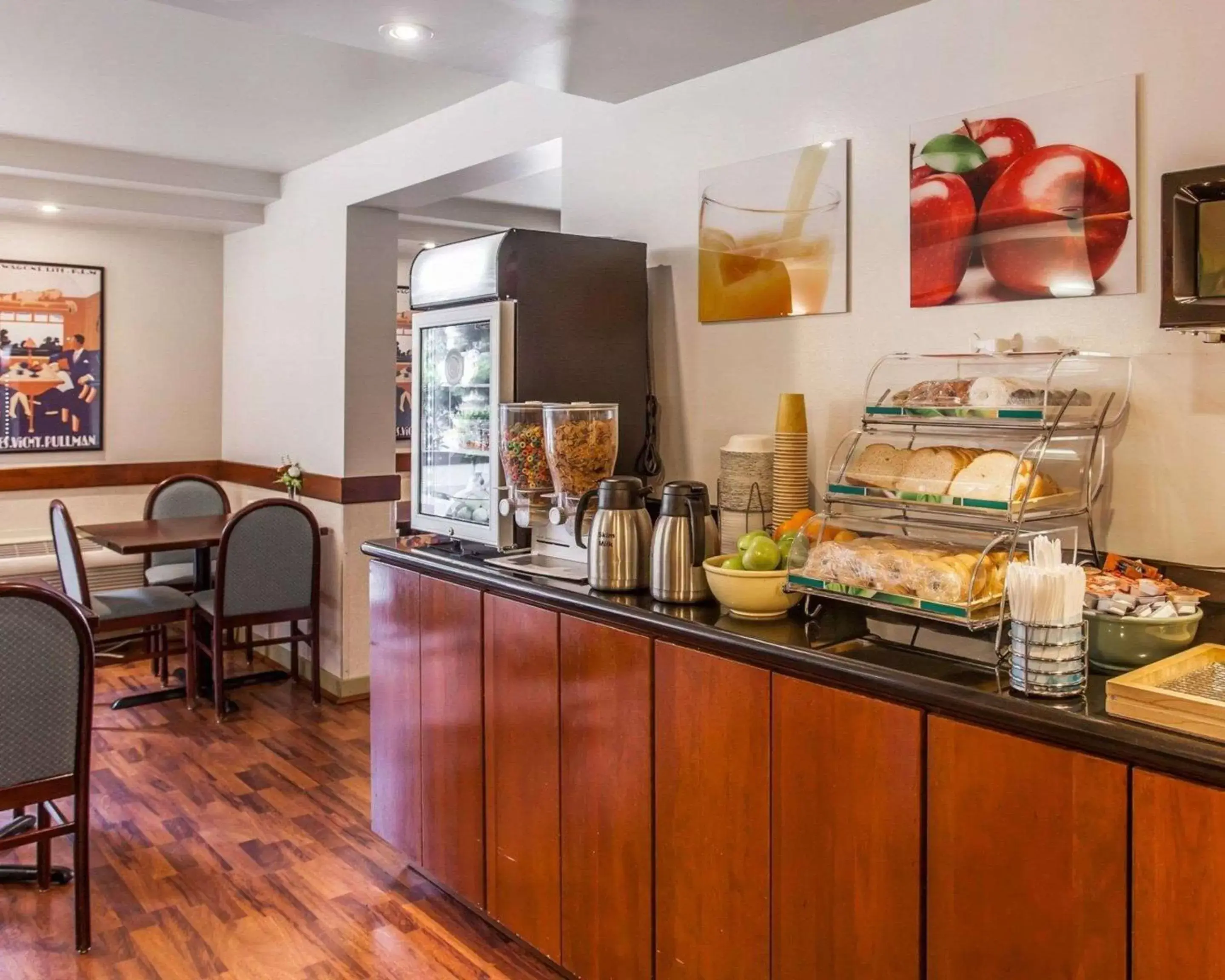 Restaurant/places to eat in Quality Inn & Suites Everett