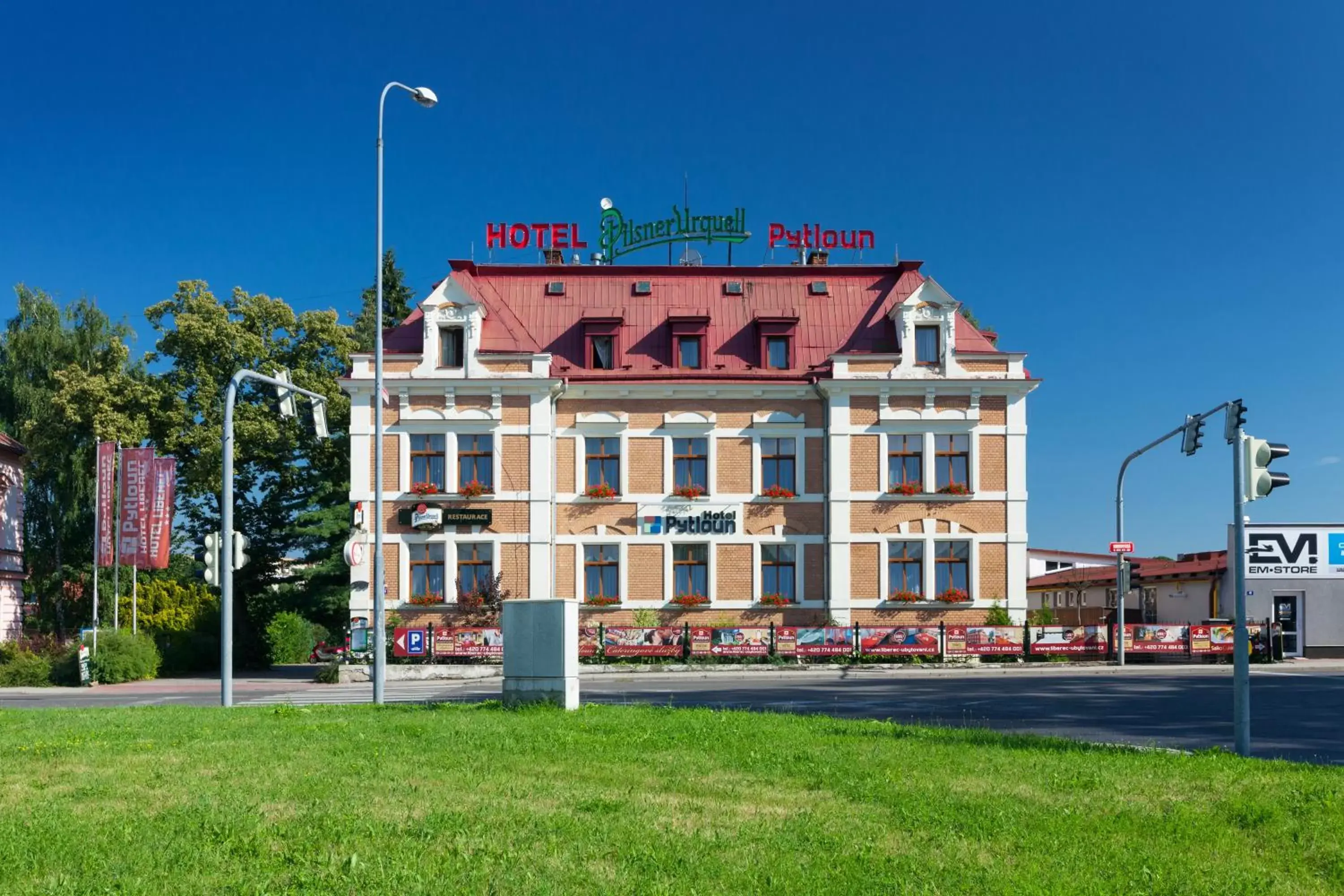 Facade/entrance, Property Building in Pytloun Self Check-in Hotel Liberec