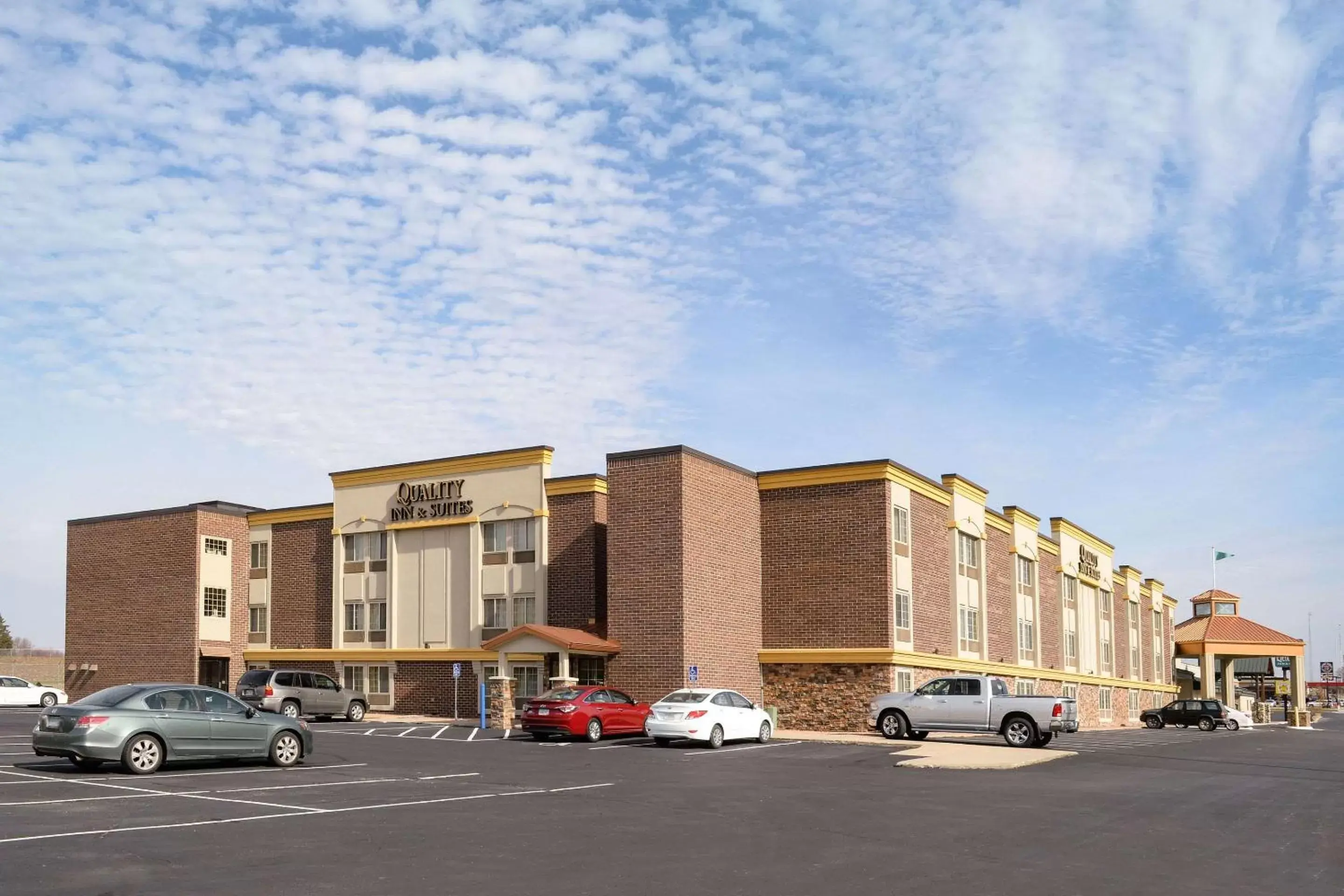 Property Building in Quality Inn & Suites Ames Conference Center Near ISU Campus