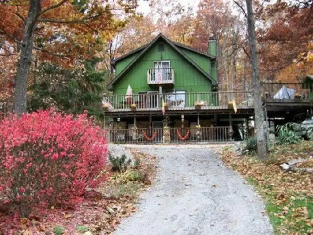 Other, Property Building in Lil Black Bear Inn