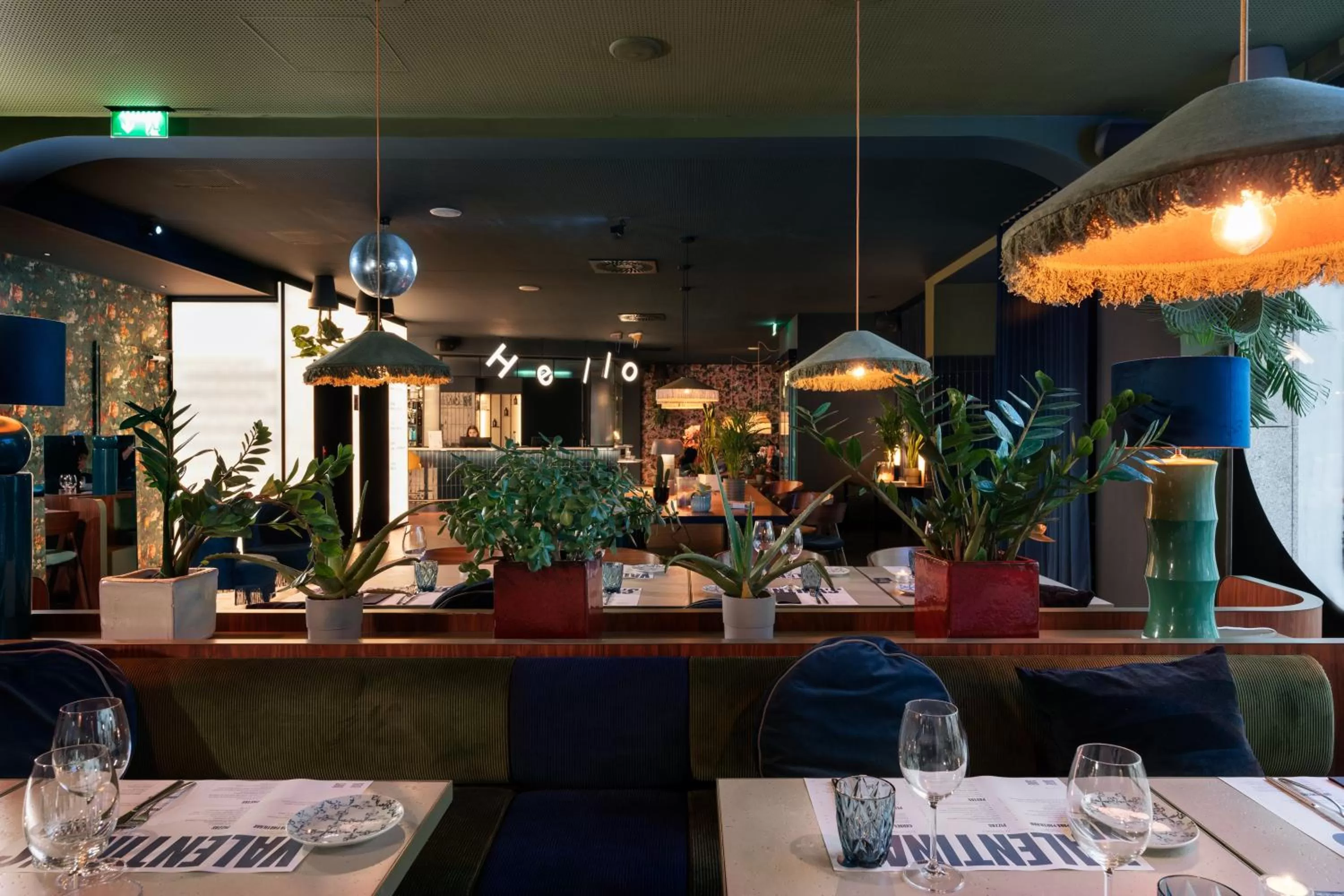 Restaurant/places to eat in chic&basic Gravity