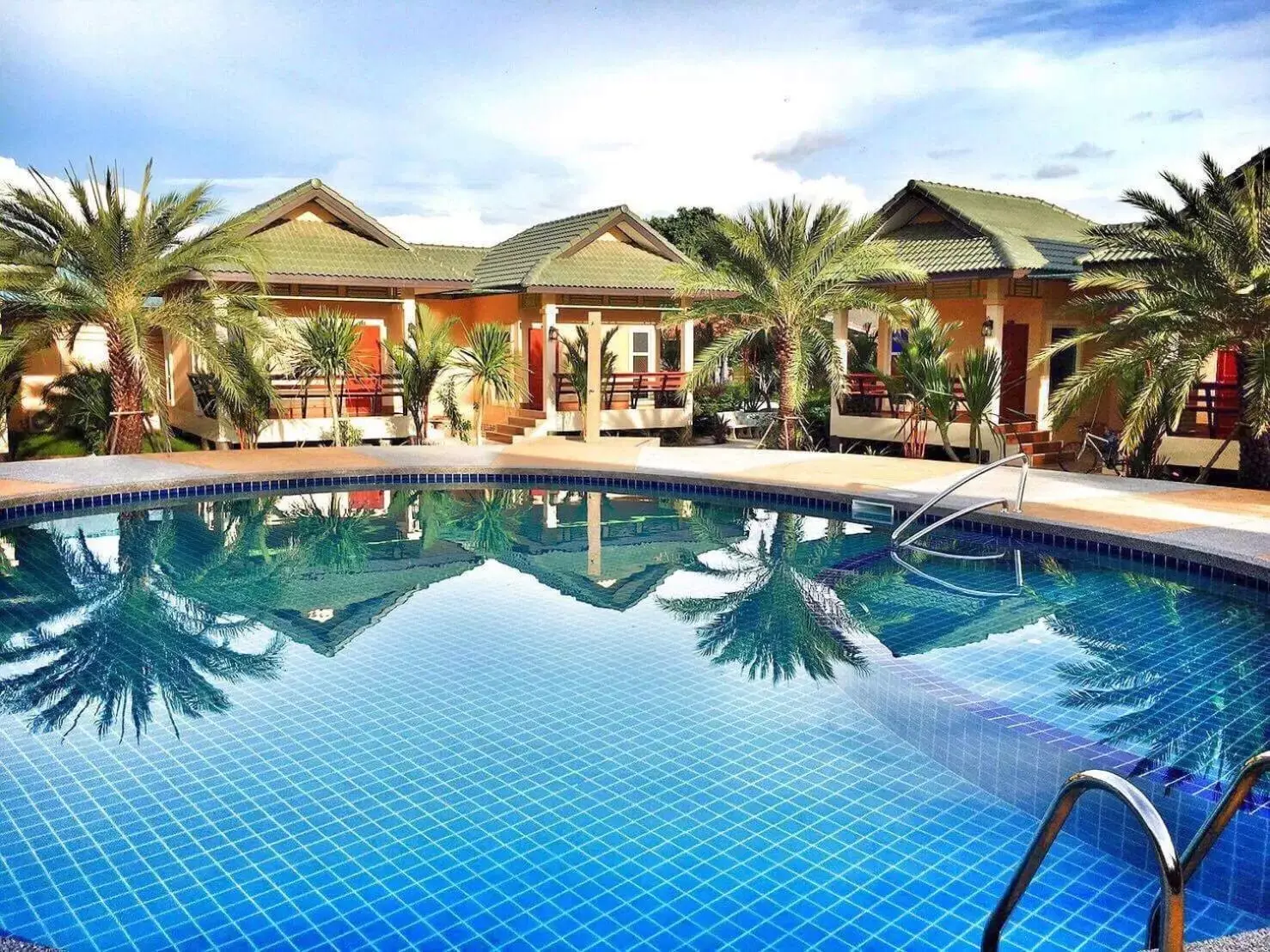 Swimming pool in Huan Soontaree Swimming pool in Huan Soontaree