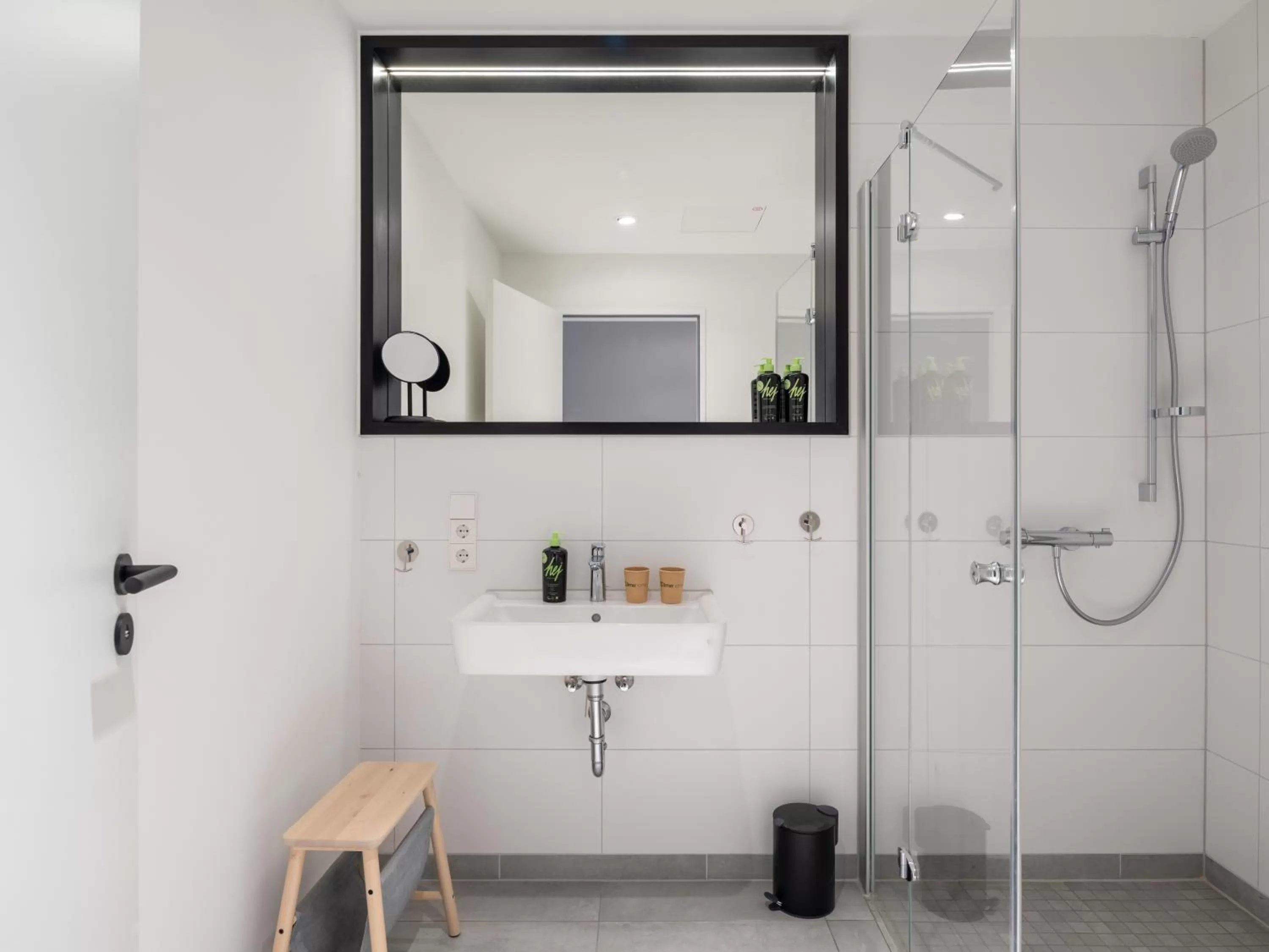 Shower in Limehome Erfurt Maximilian Welsch Str