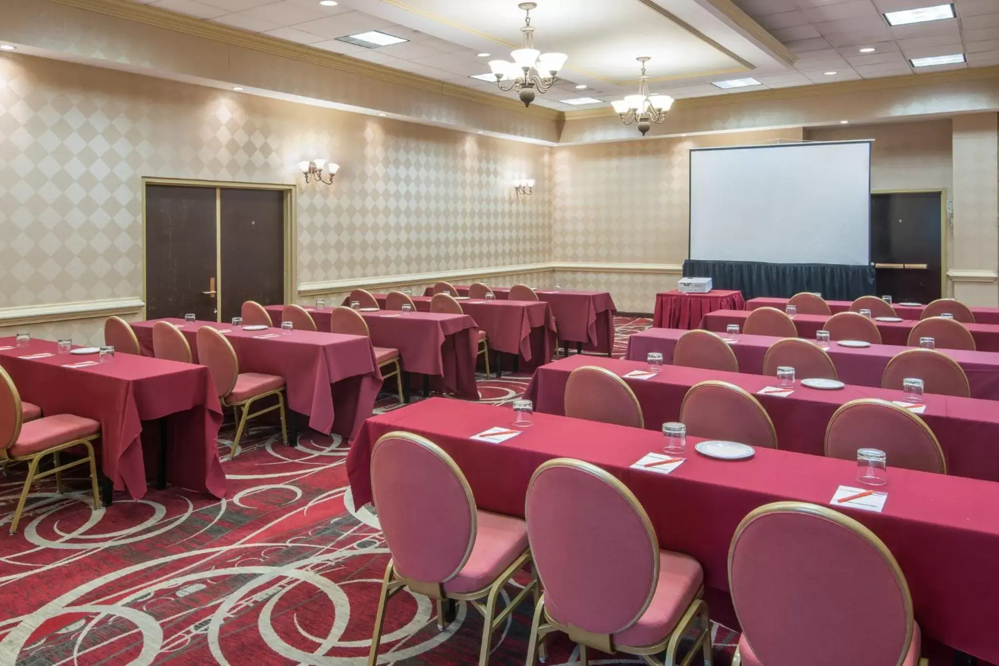 Meeting/conference room in Crowne Plaza Newark Airport, an IHG Hotel