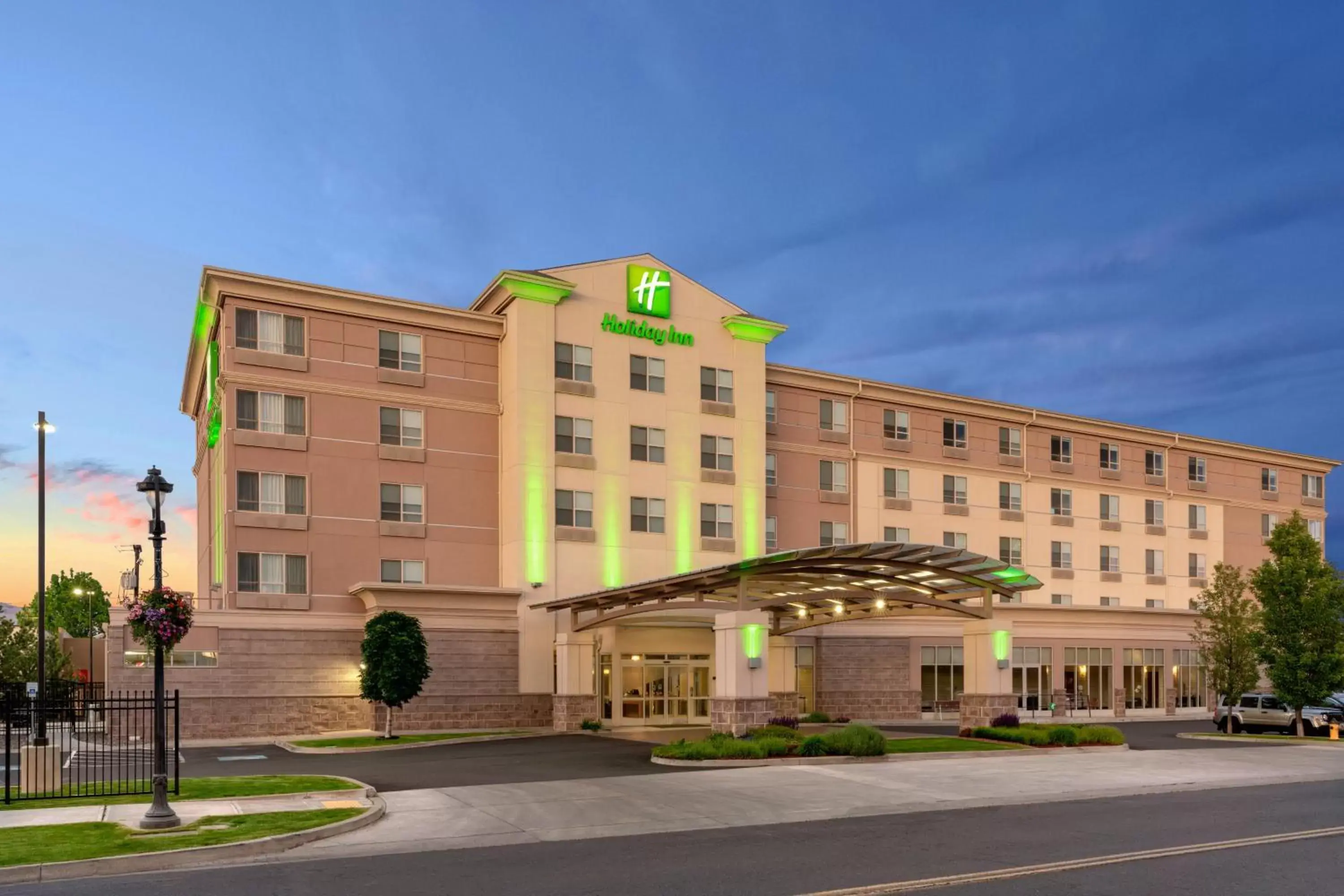 Property Building in Holiday Inn Yakima, an IHG Hotel