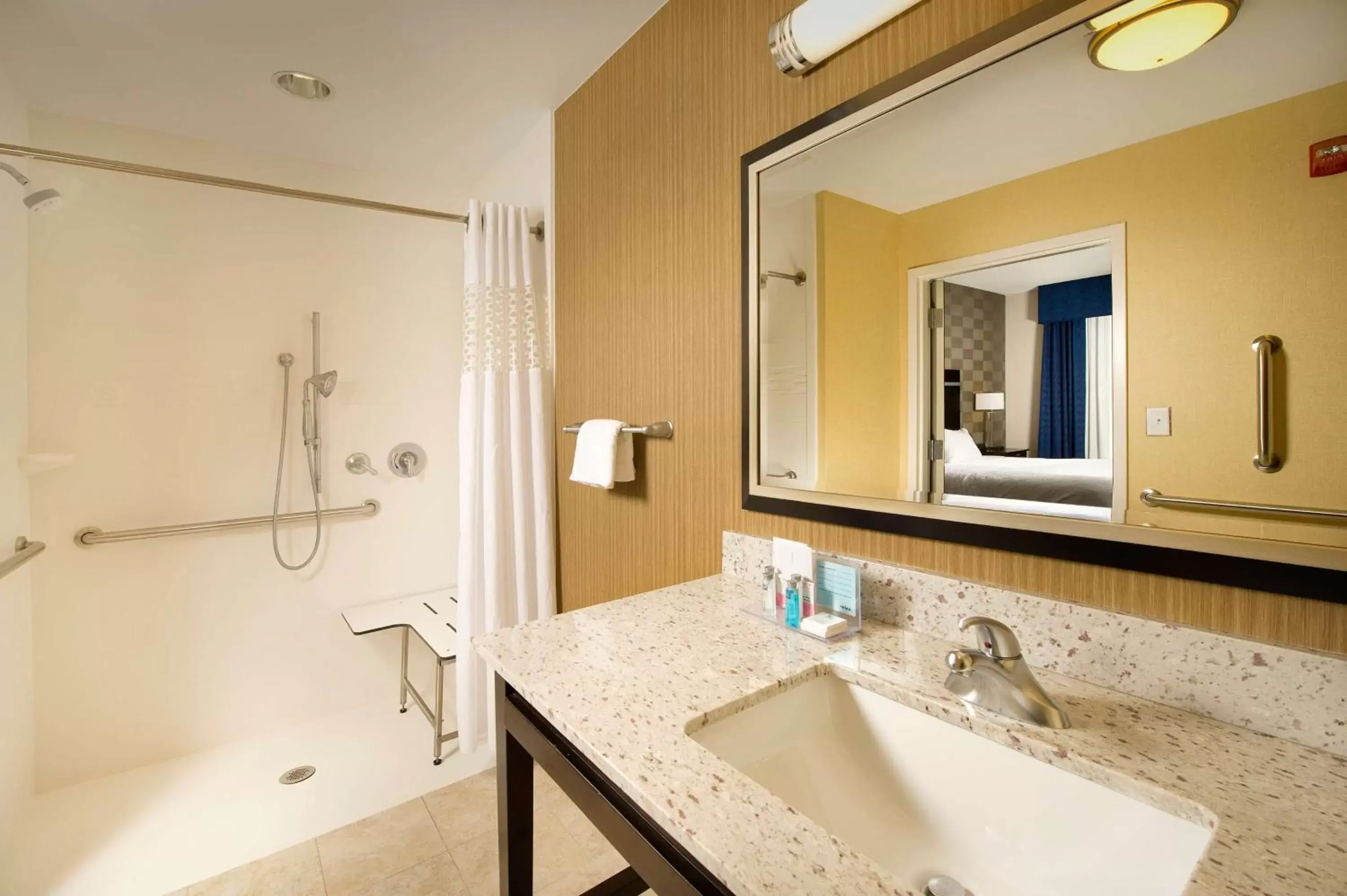 Bathroom in Hampton Inn and Suites Washington DC North/Gaithersburg