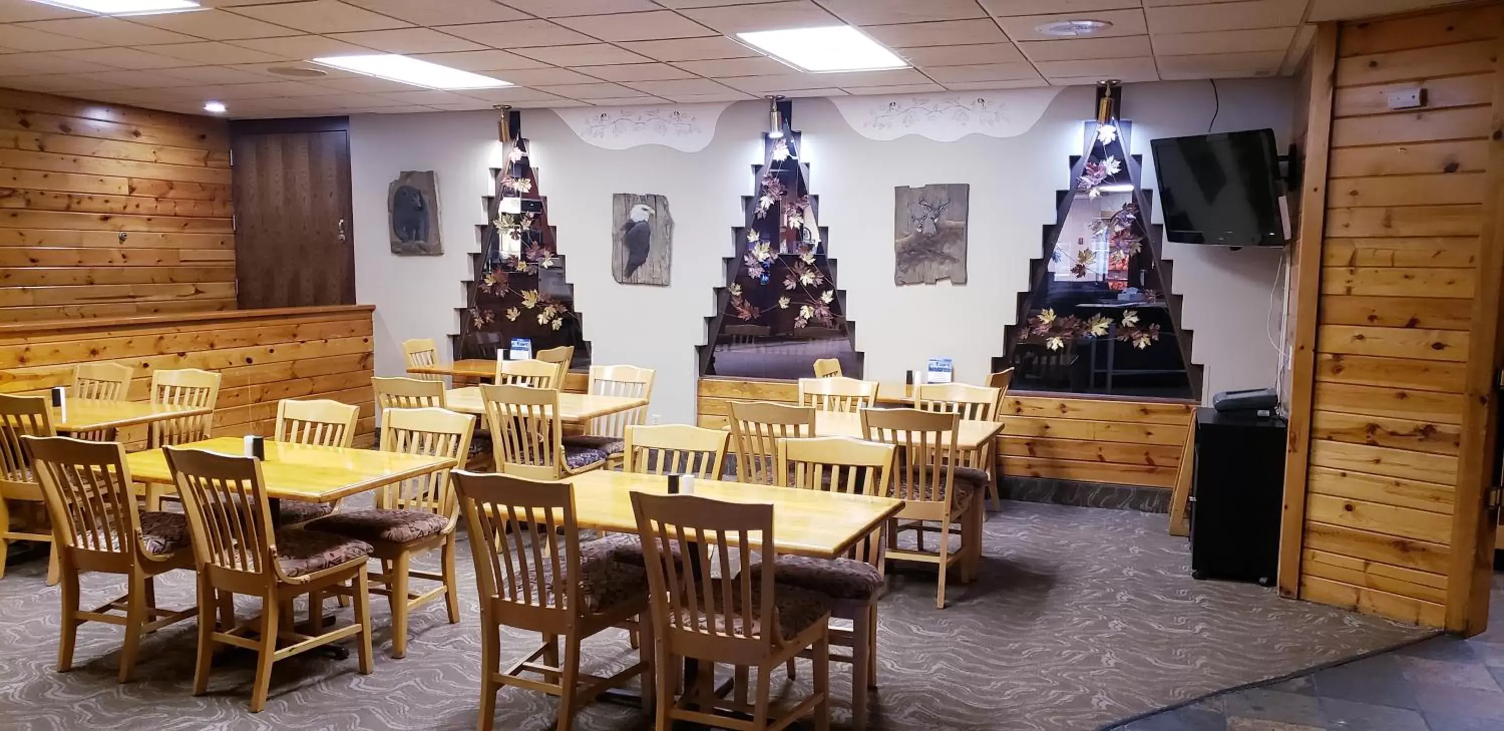 Breakfast, Restaurant/Places to Eat in SureStay Plus Hotel by Best Western Black River Falls