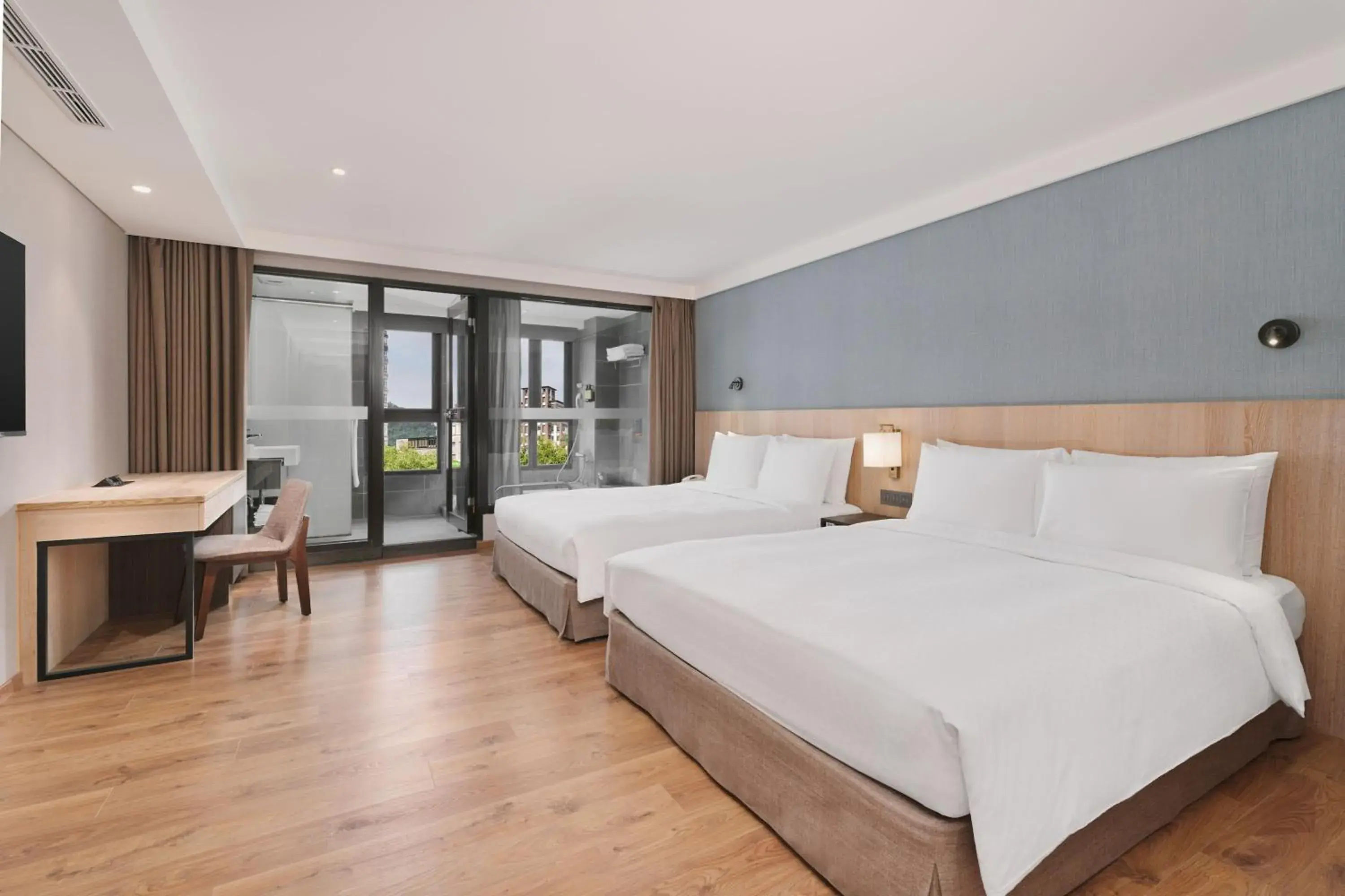 Photo of the whole room, Bed in Four Points by Sheraton Yilan Jiaoxi
