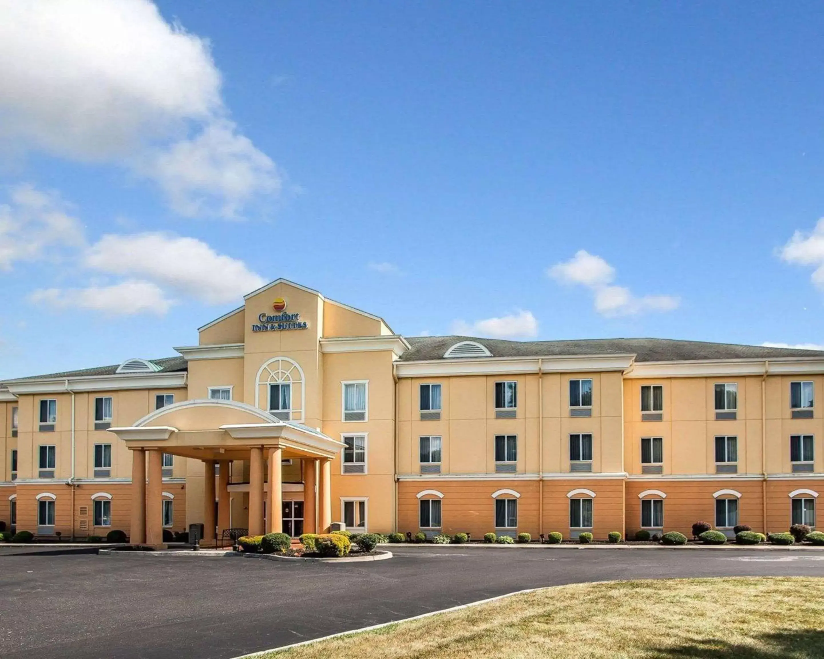 Property Building in Comfort Inn & Suites Carneys Point