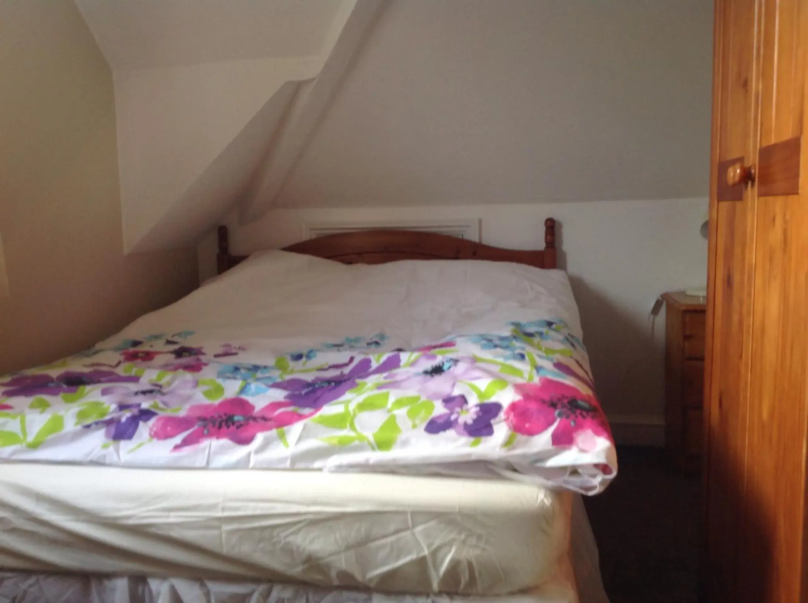 Photo of the whole room, Bed in Clift Guest House