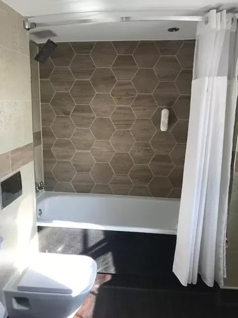 Bathroom in The Crown Hotel Wetherspoon
