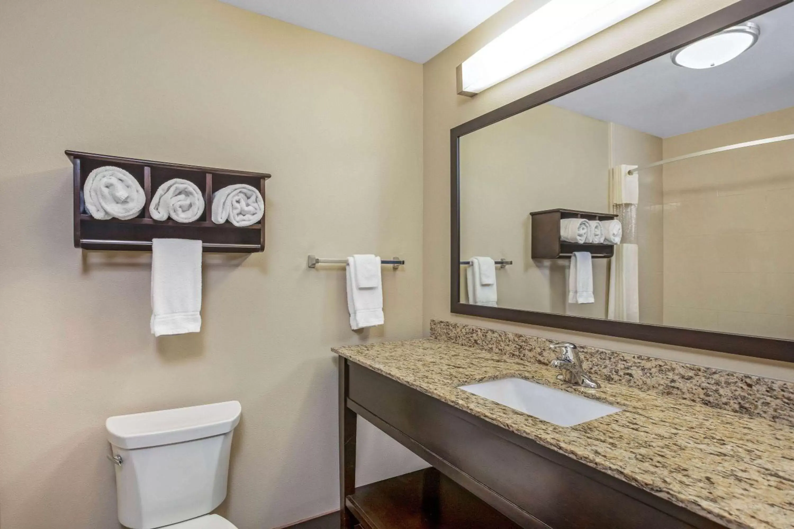 TV and multimedia, Bathroom in La Quinta by Wyndham Sioux Falls