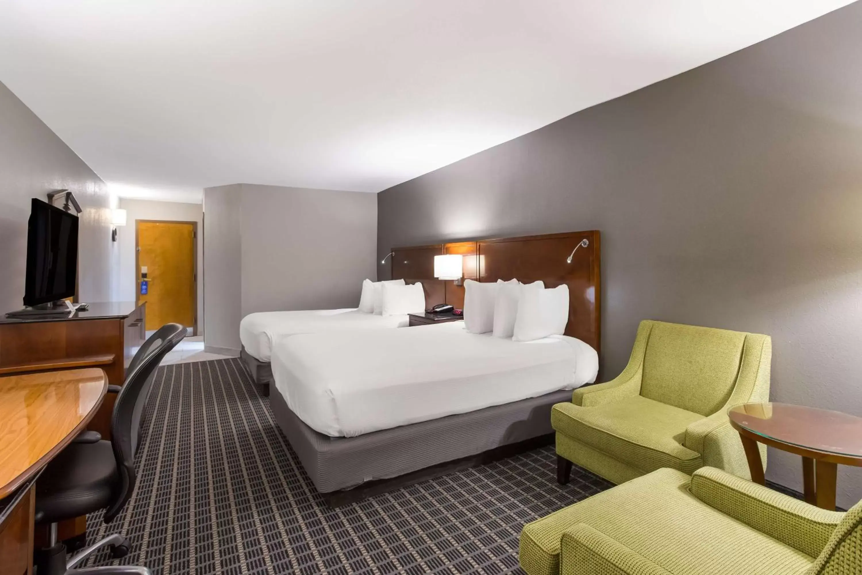 Bedroom in SureStay Plus Hotel by Best Western Greenwood