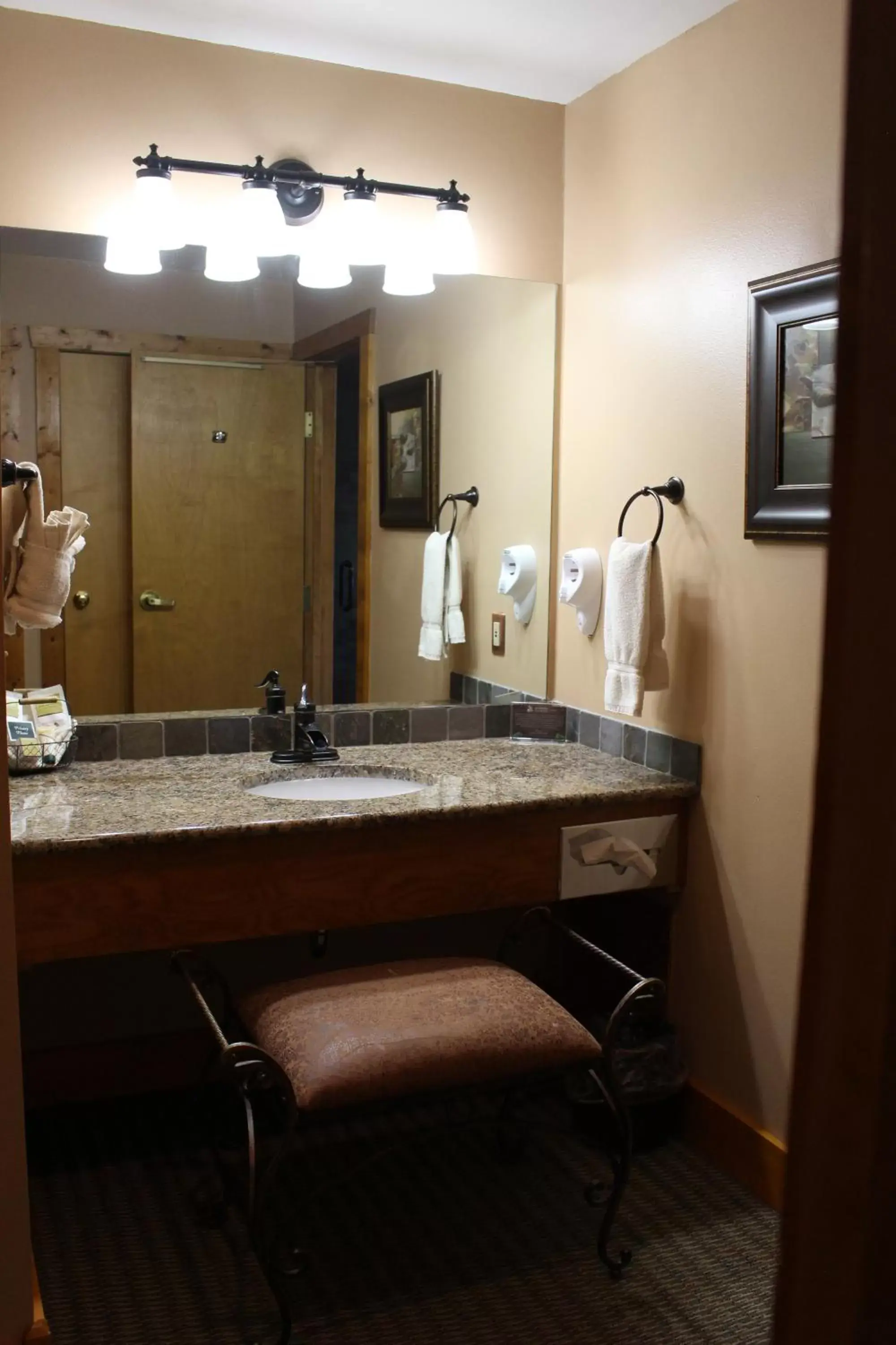 Bathroom in Spearfish Canyon Lodge