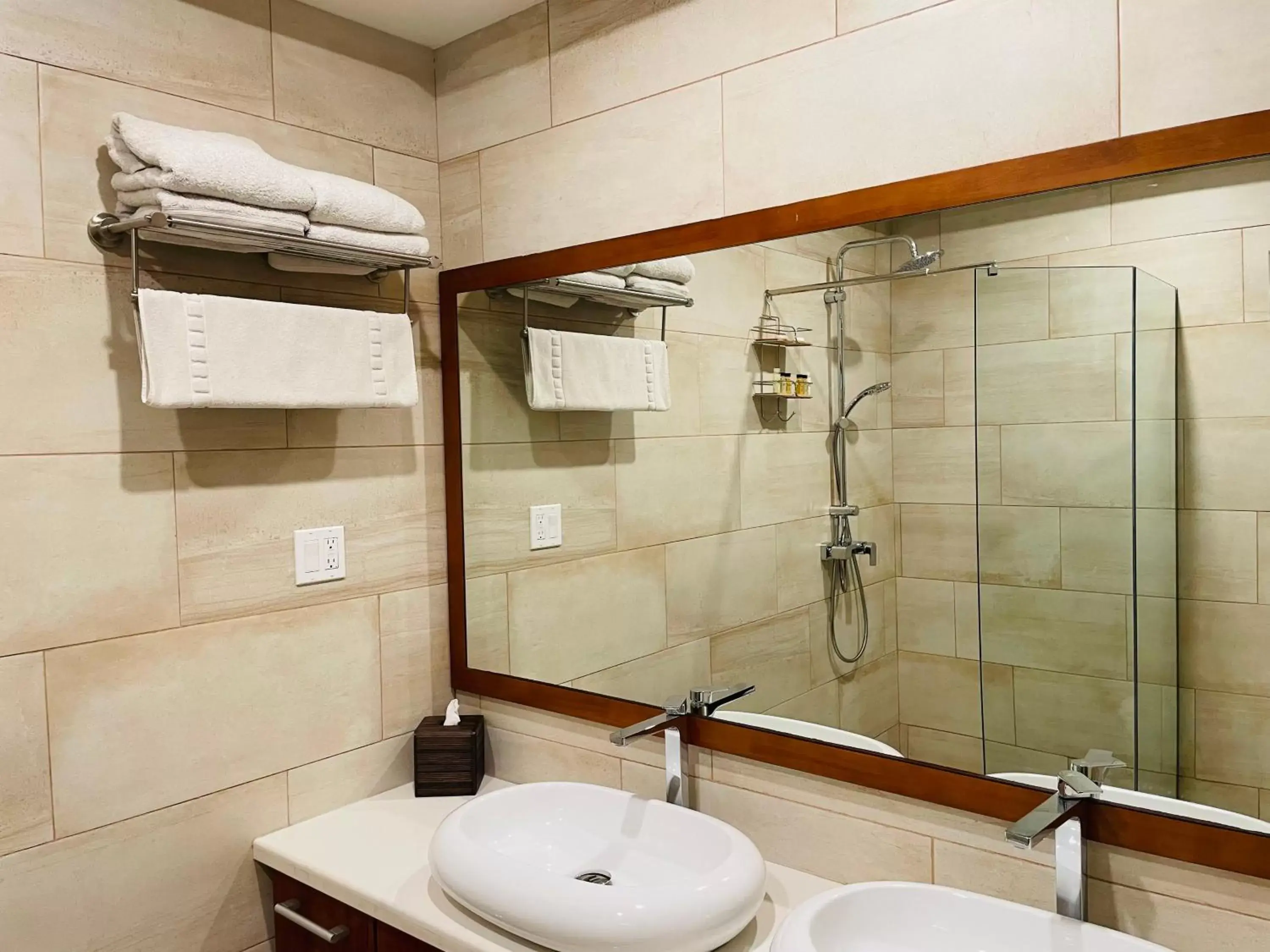 Shower, Bathroom in Jacana Amazon Wellness Resort