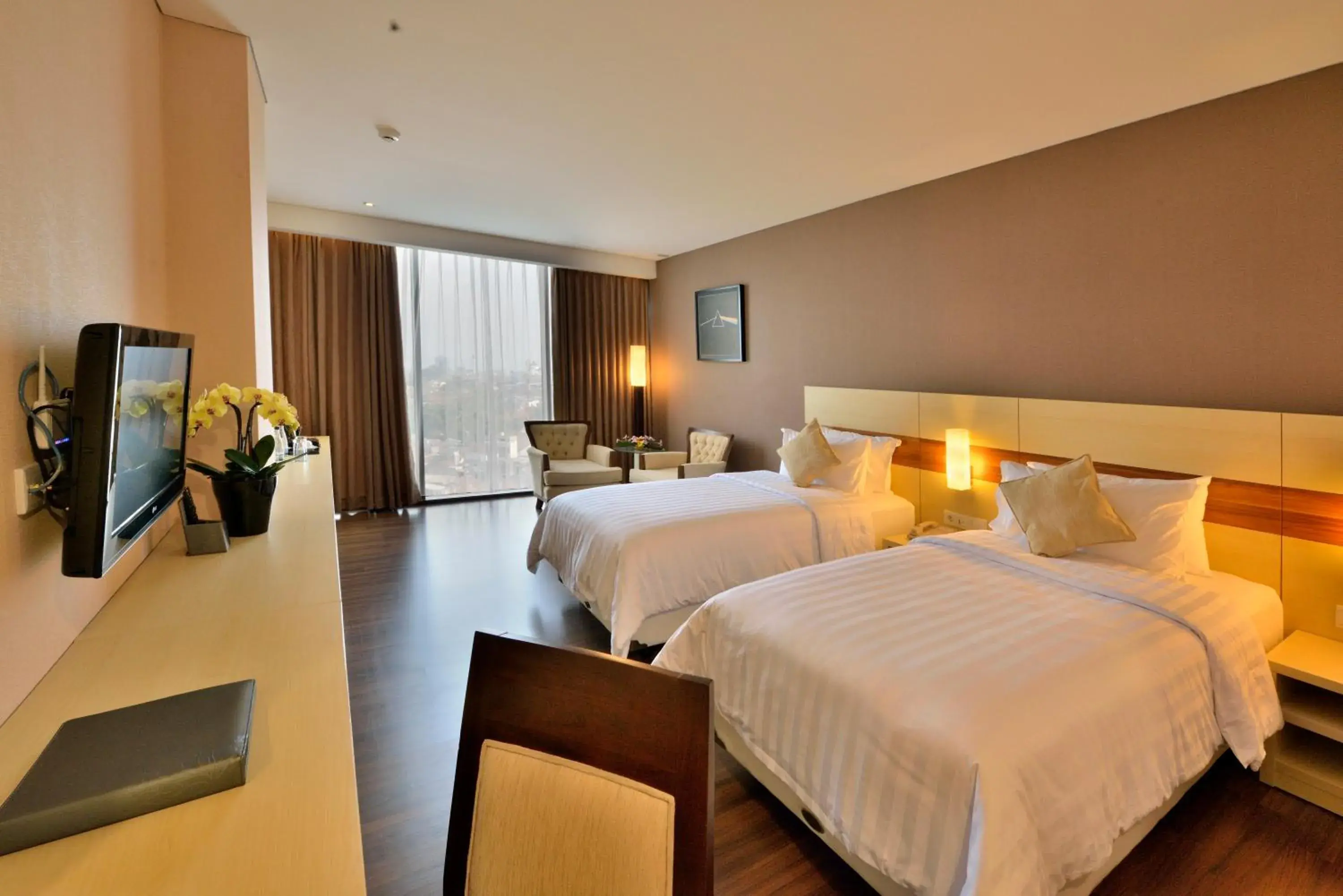 Bed in California Hotel Bandung