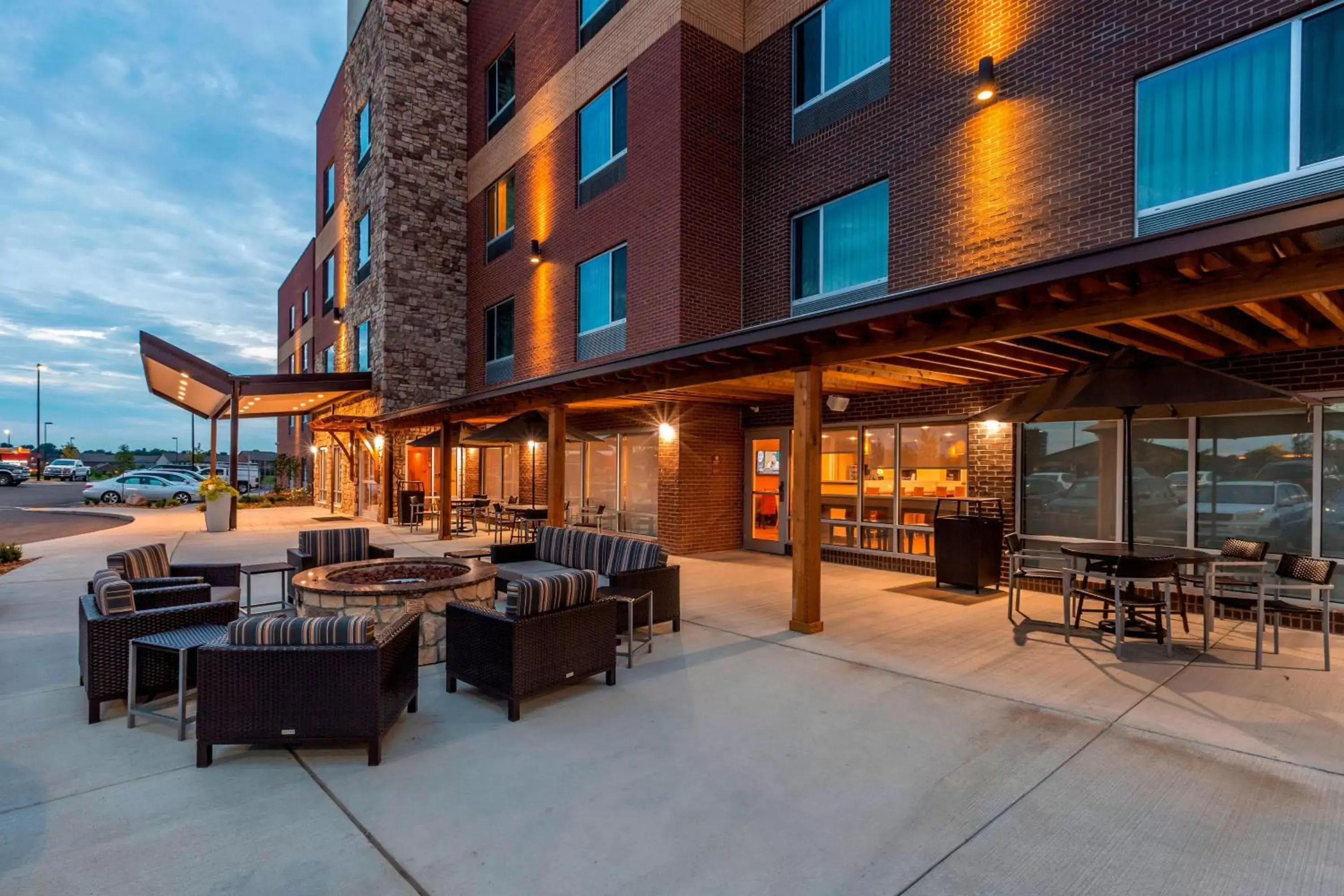 Property building, Restaurant/Places to Eat in TownePlace Suites by Marriott Lexington Keeneland/Airport