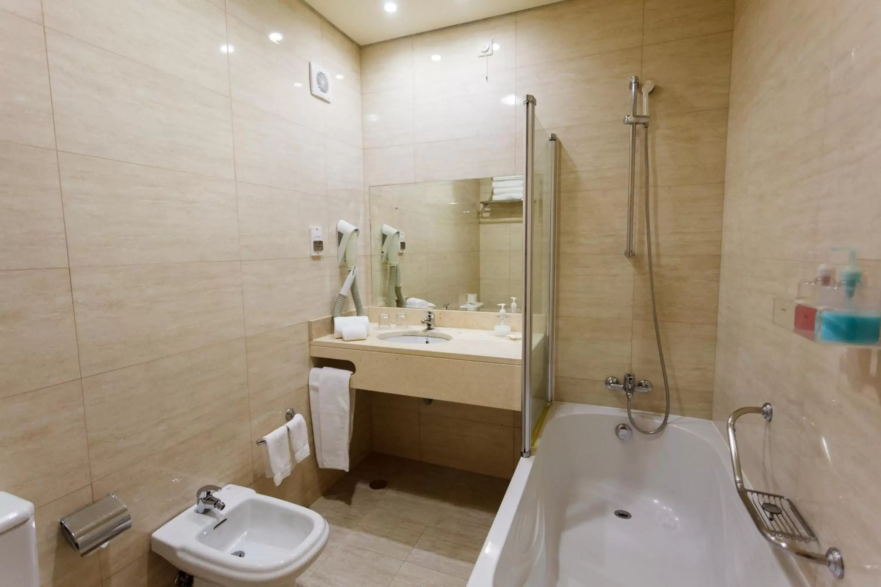Toilet, Bathroom in Hotel Sao Jorge Garden