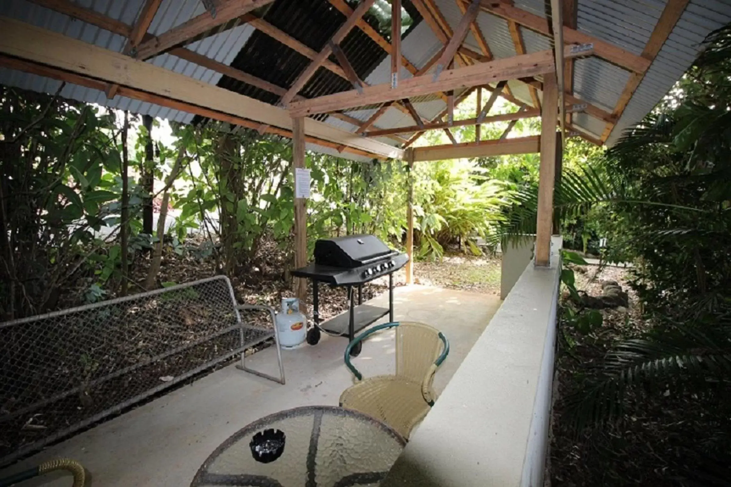 BBQ Facilities in Atherton Hinterland Motel