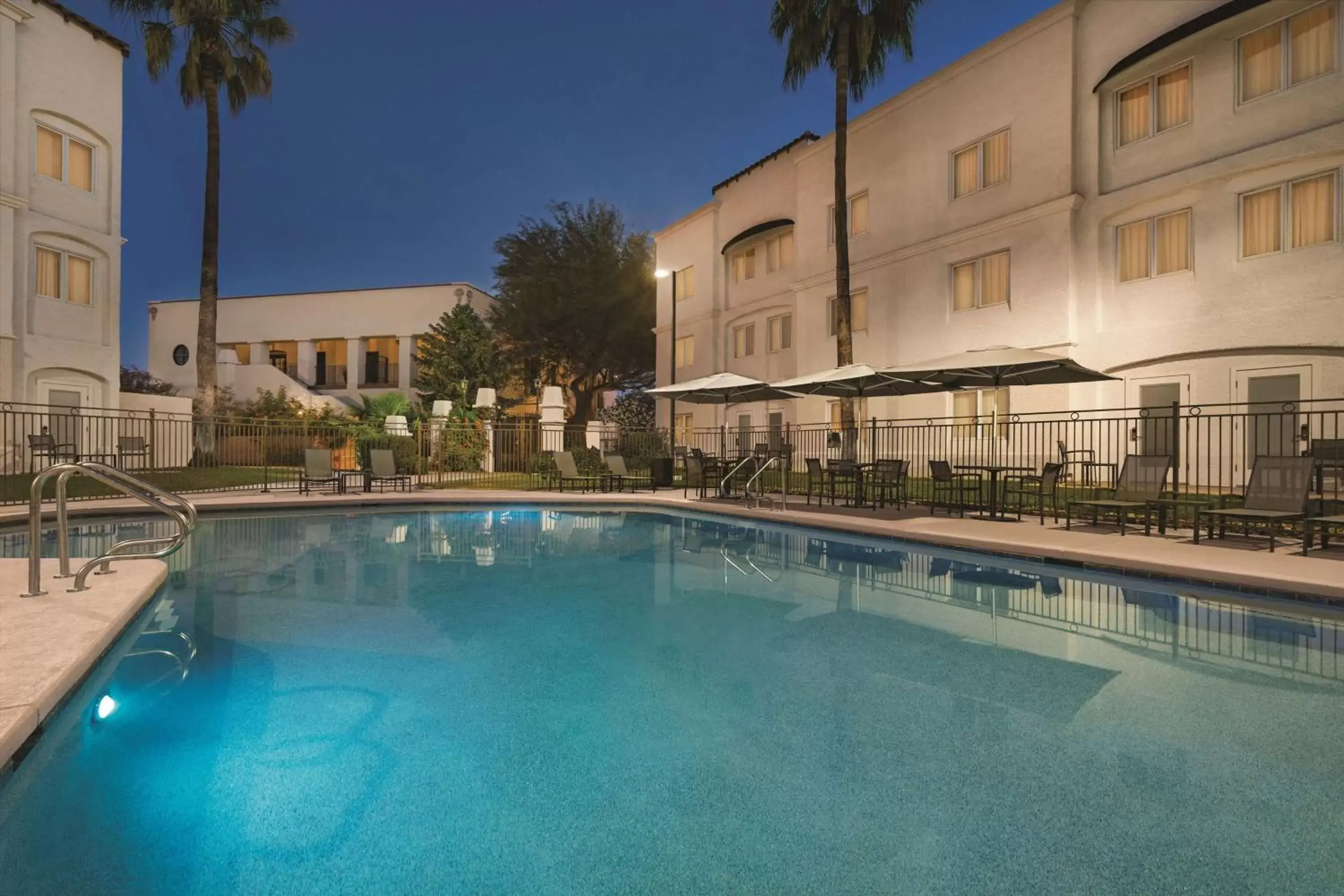 Swimming Pool in Homewood Suites Tucson St. Philip's Plaza University