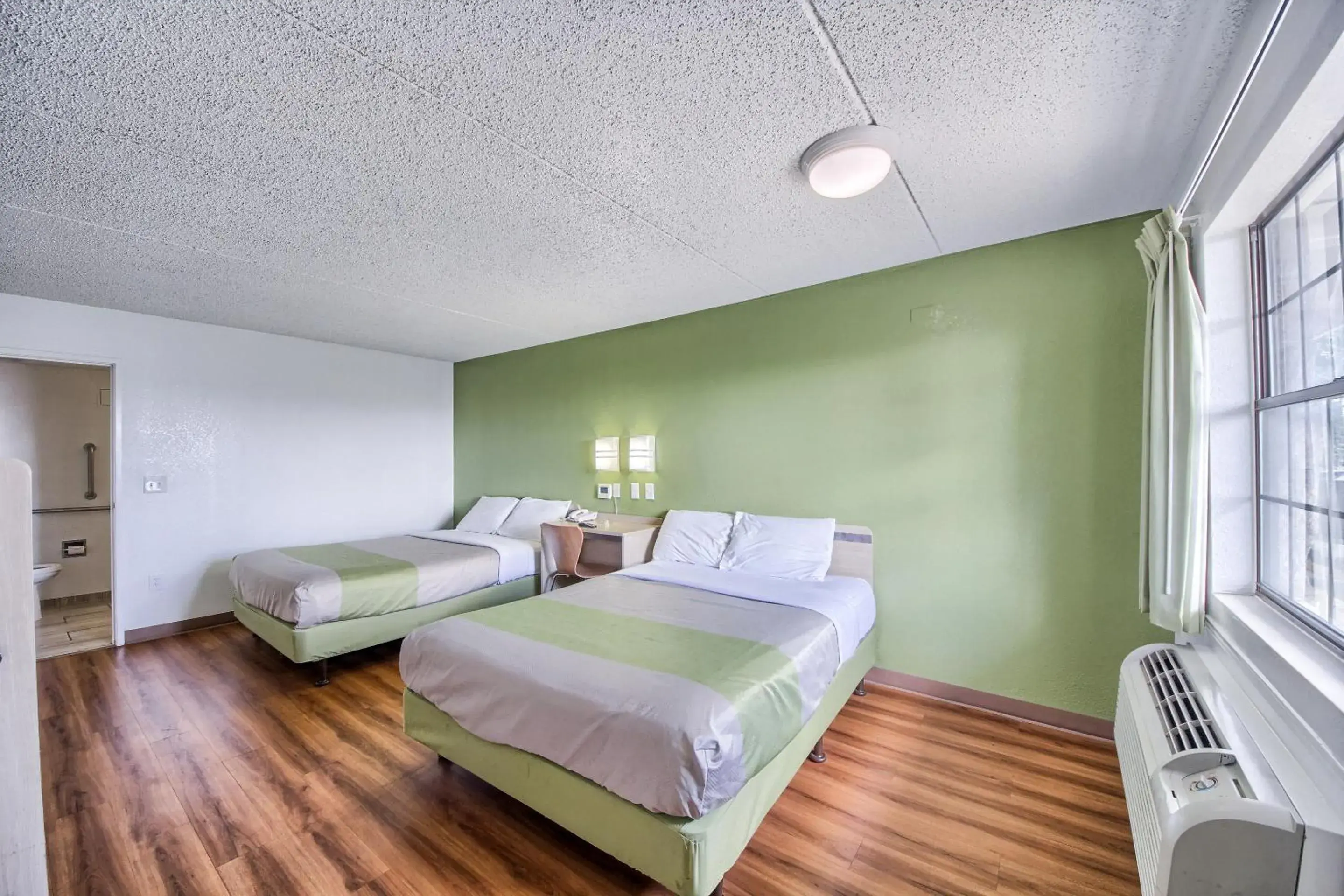 Bedroom, Bed in Motel 6-San Antonio, TX - Northwest Medical Center