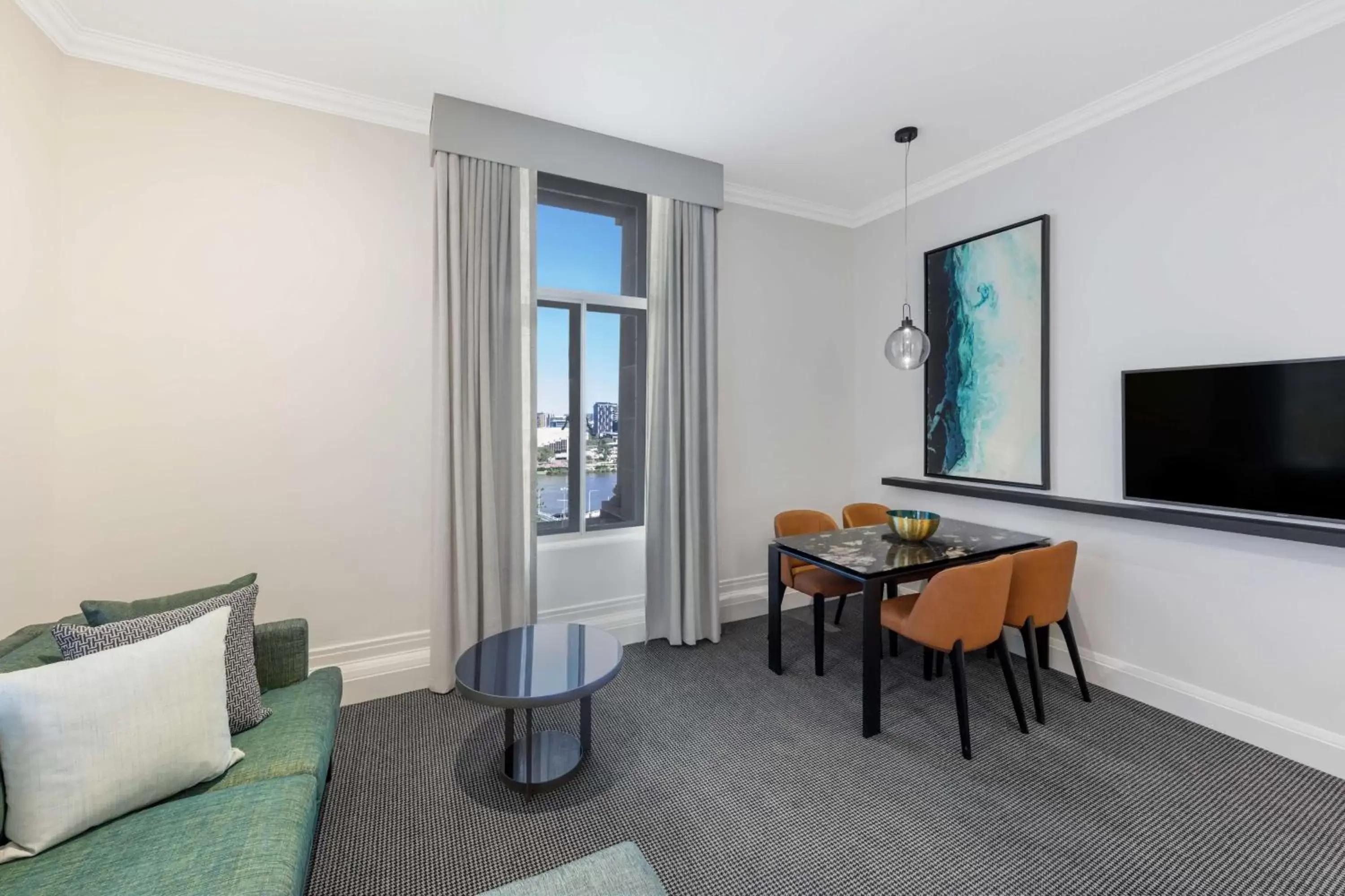Bedroom, TV/Entertainment Center in Adina Apartment Hotel Brisbane