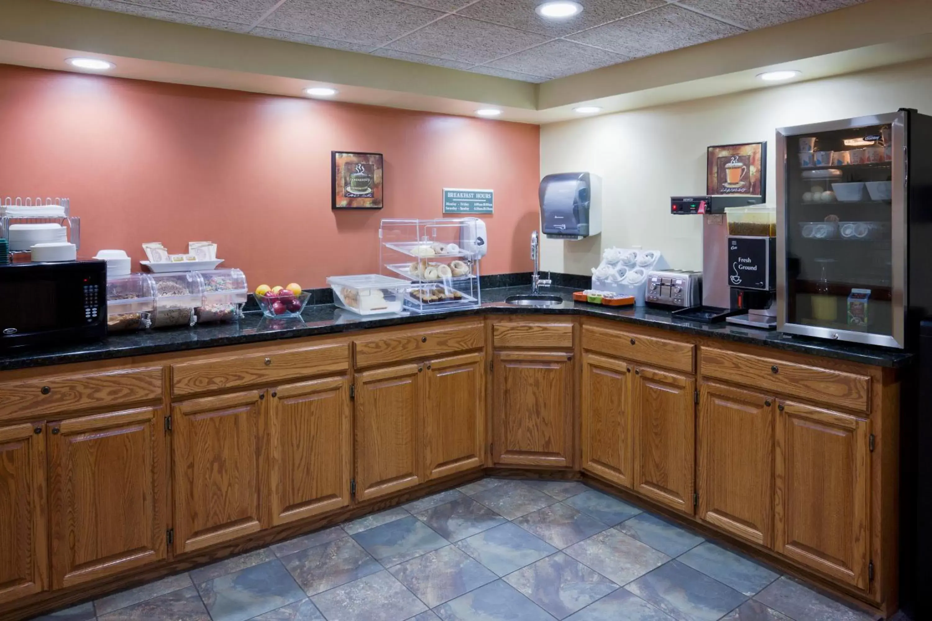 Breakfast, Restaurant/Places to Eat in Paynesville Inn & Suites