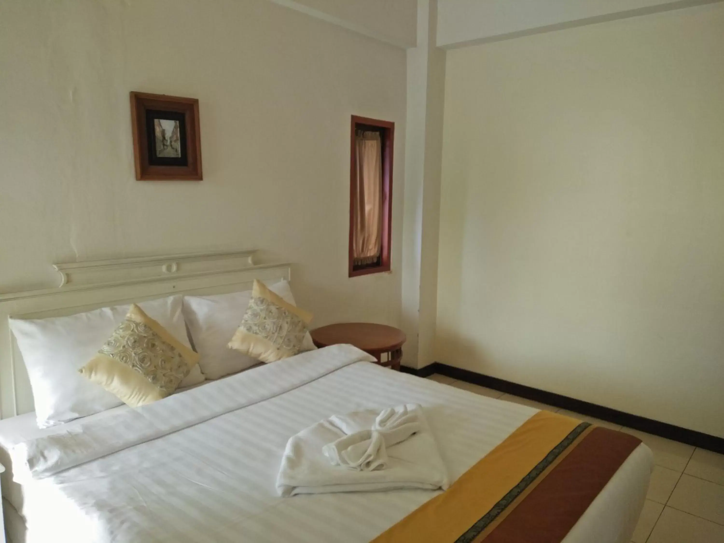 Bed in JL Bangkok Hotel