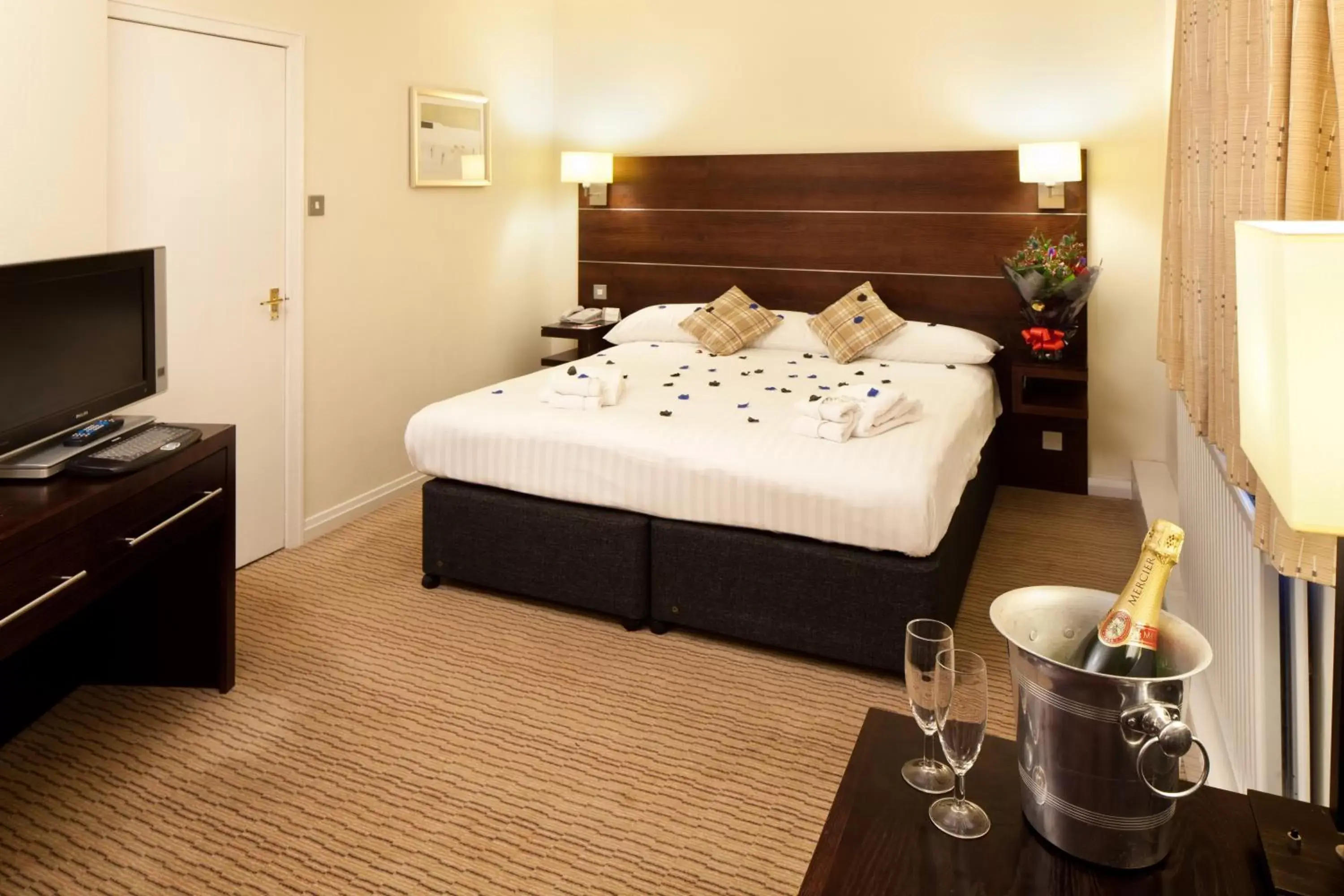 Bed in Mercure Perth Hotel