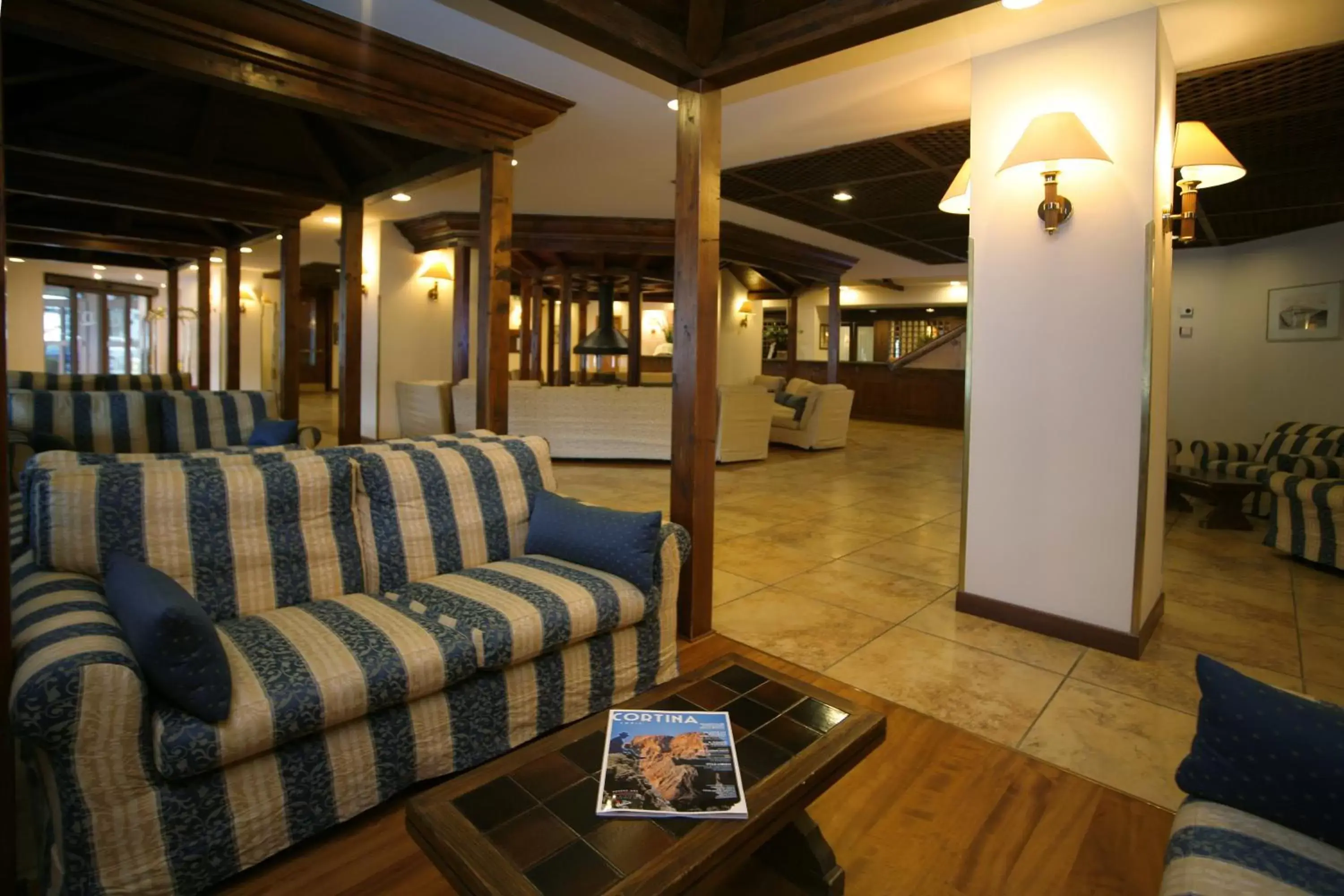 Lobby or reception, Seating Area in Hotel Alaska Cortina